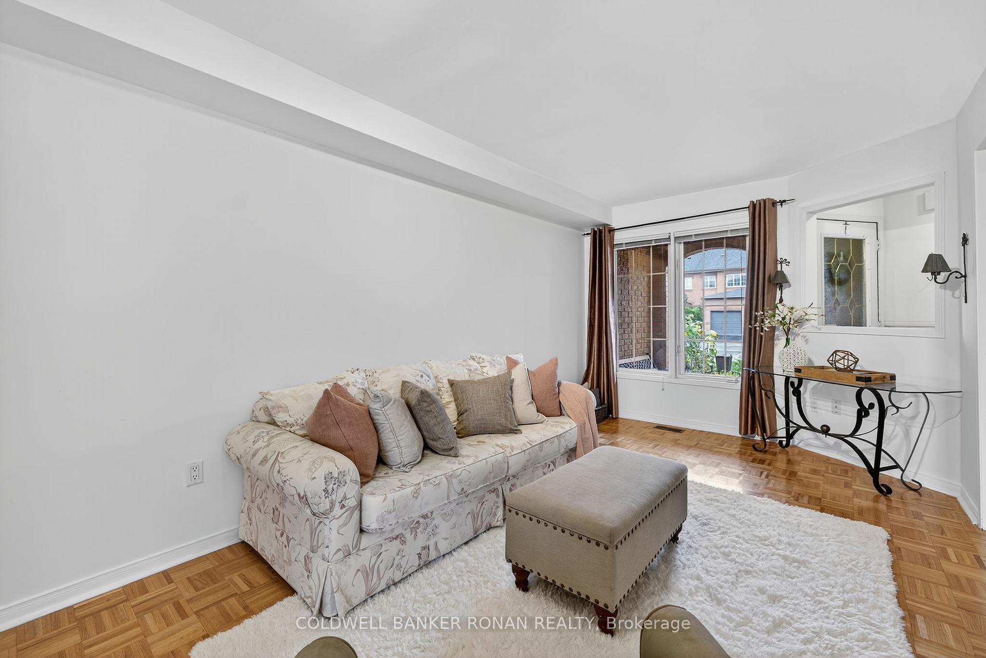 Photo 10 of 97 Parktree Drive, Vaughan, Maple — HOMEH