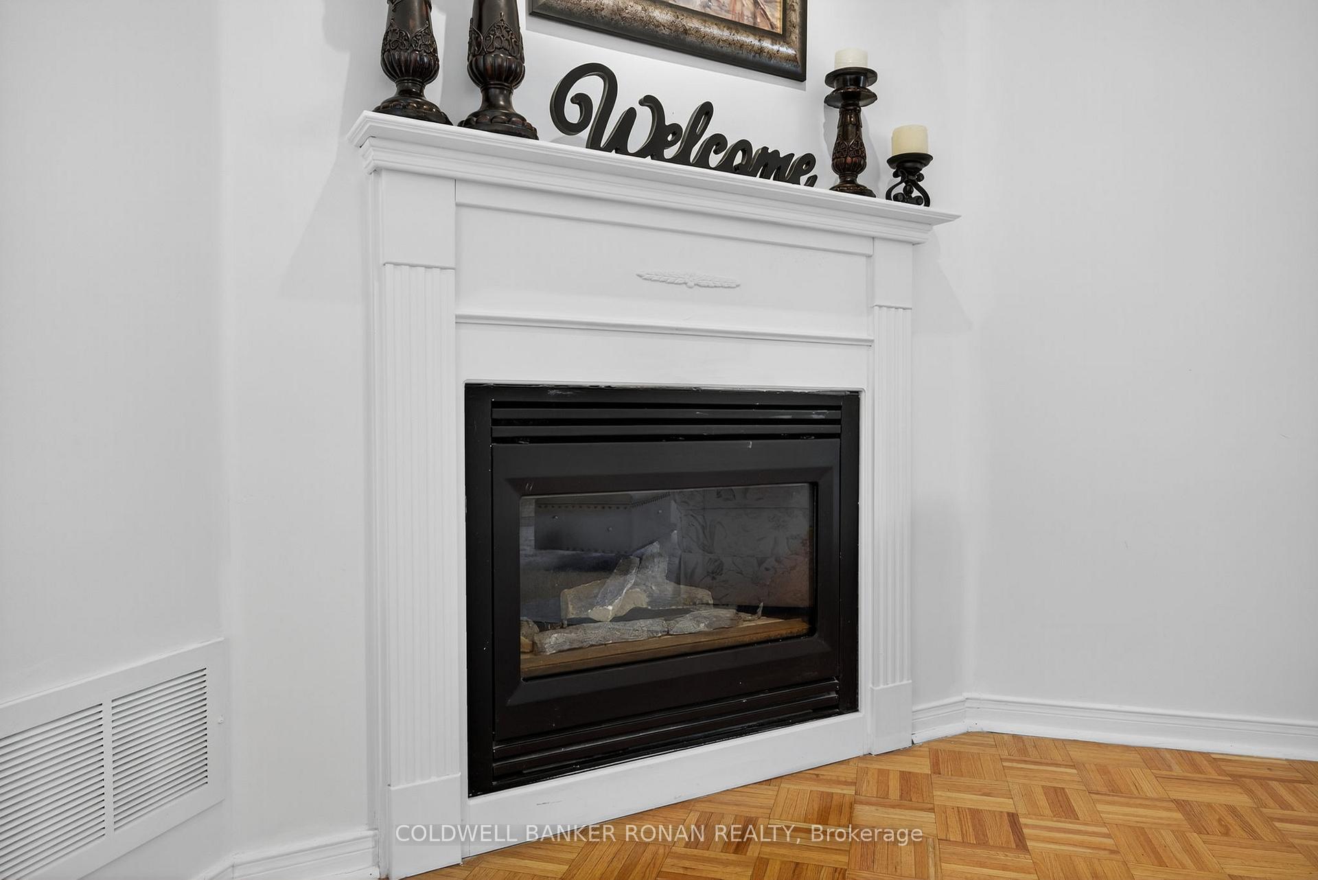 Photo 11 of 97 Parktree Drive, Vaughan, Maple — HOMEH
