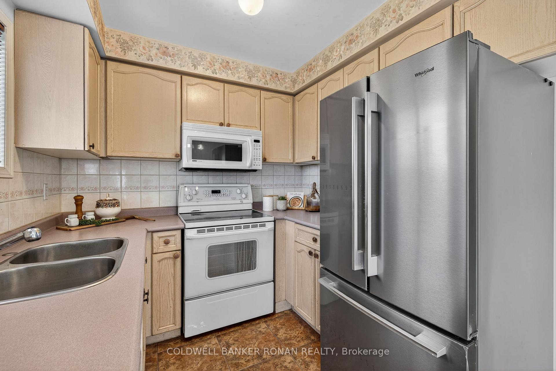 Photo 15 of 97 Parktree Drive, Vaughan, Maple — HOMEH