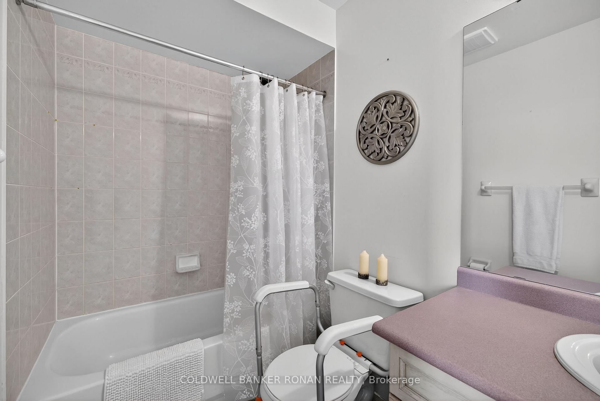 Photo 23 of 97 Parktree Drive, Vaughan, Maple — HOMEH