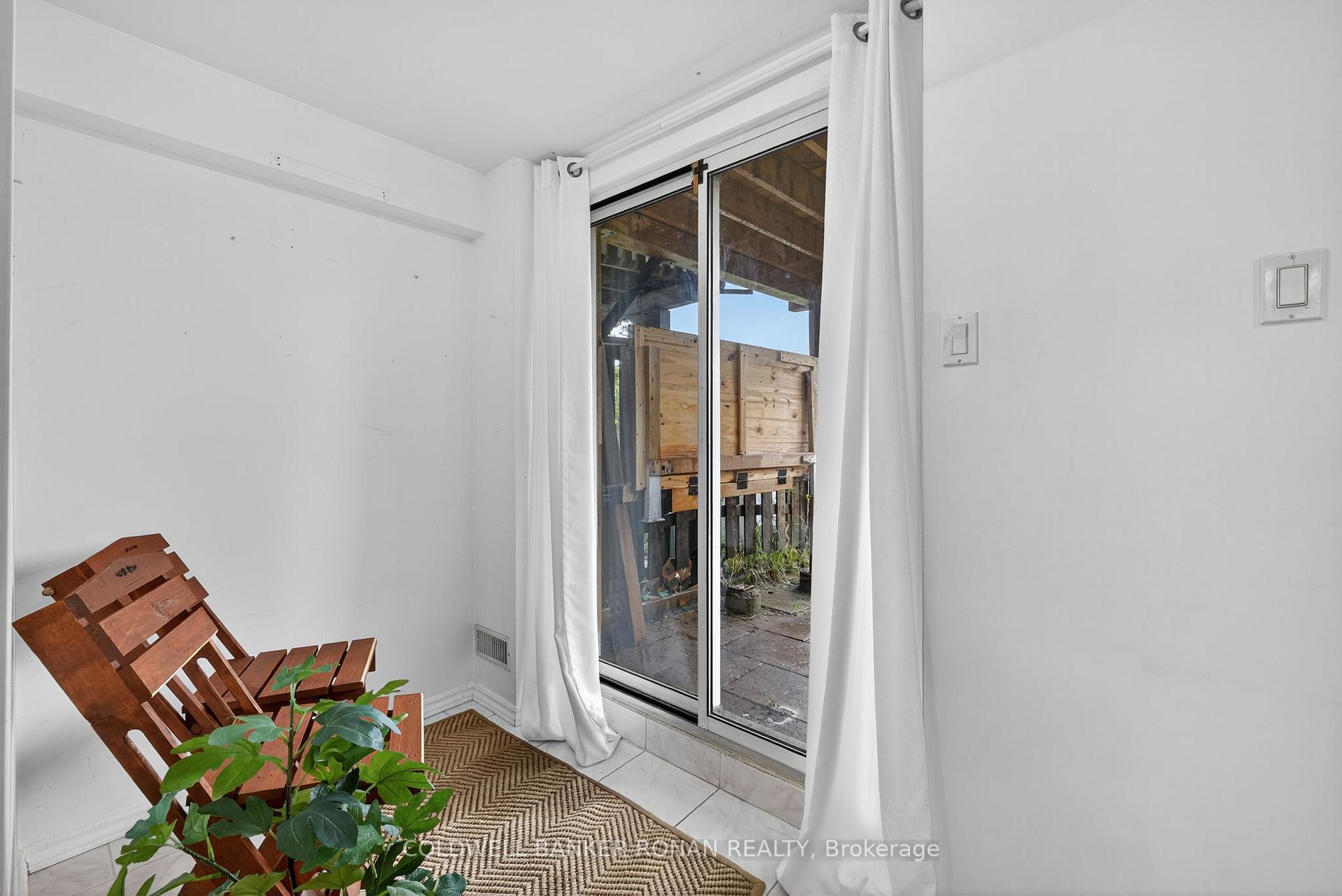 Photo 35 of 97 Parktree Drive, Vaughan, Maple — HOMEH