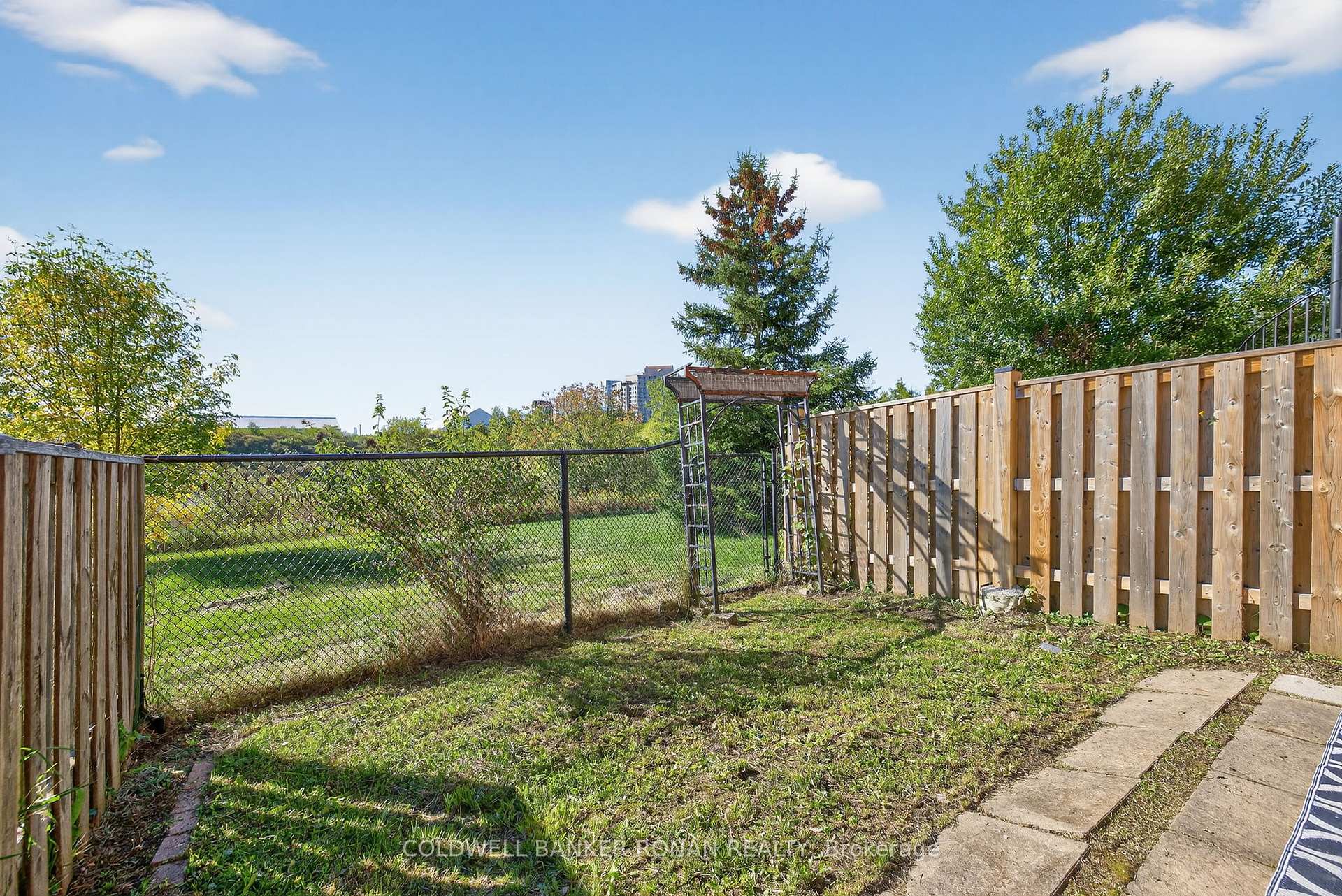 Photo 40 of 97 Parktree Drive, Vaughan, Maple — HOMEH