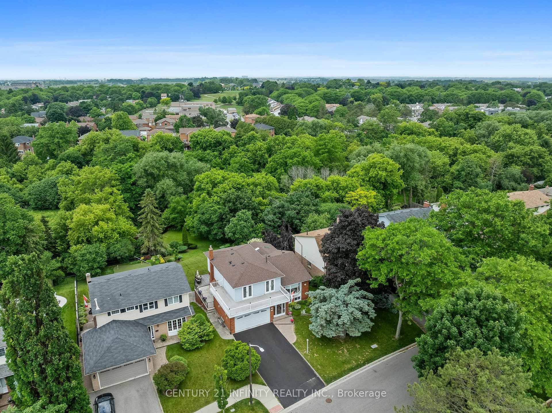 Photo 5 of 104 Frost Drive, Whitby, Lynde Creek — HOMEH