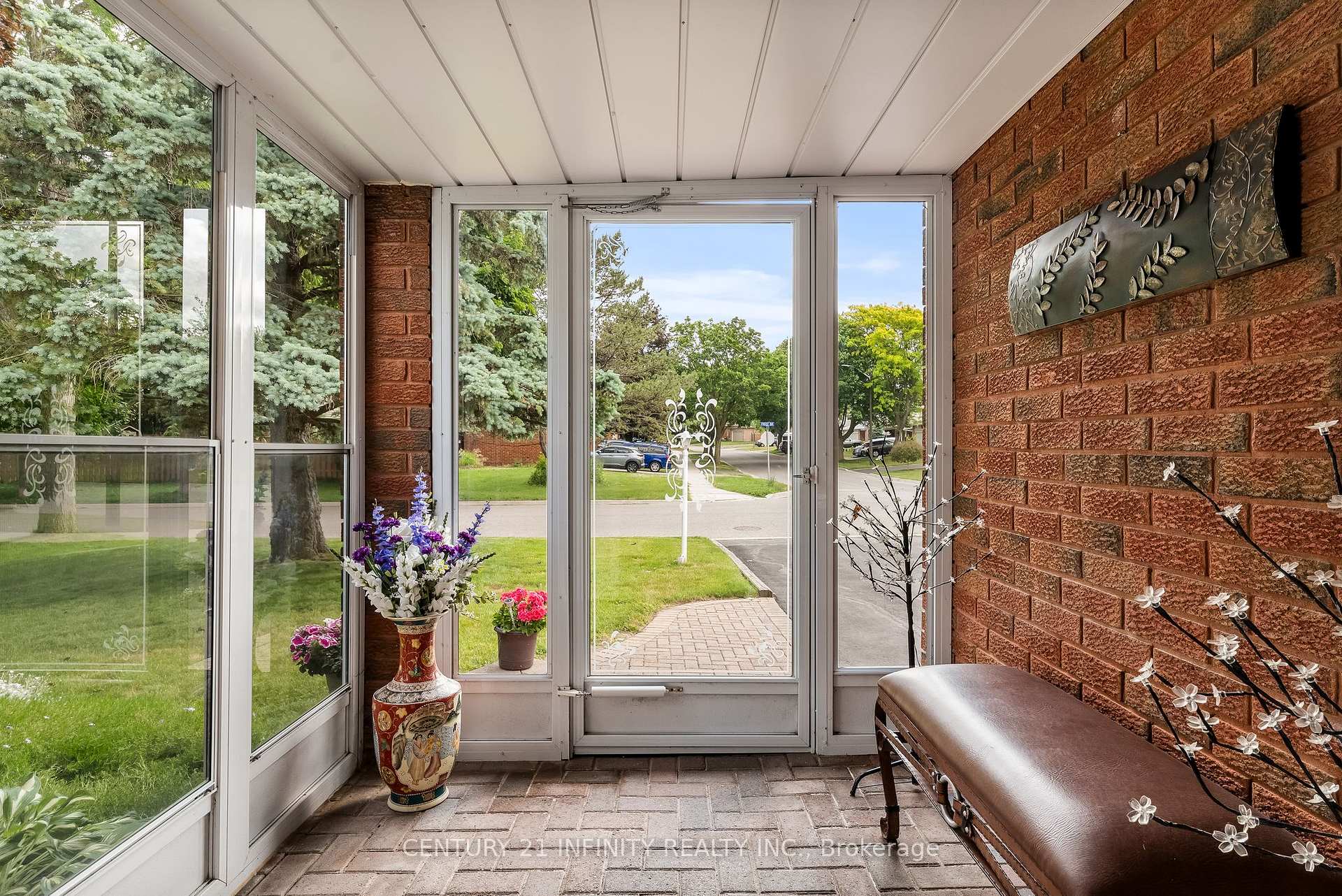 Photo 8 of 104 Frost Drive, Whitby, Lynde Creek — HOMEH