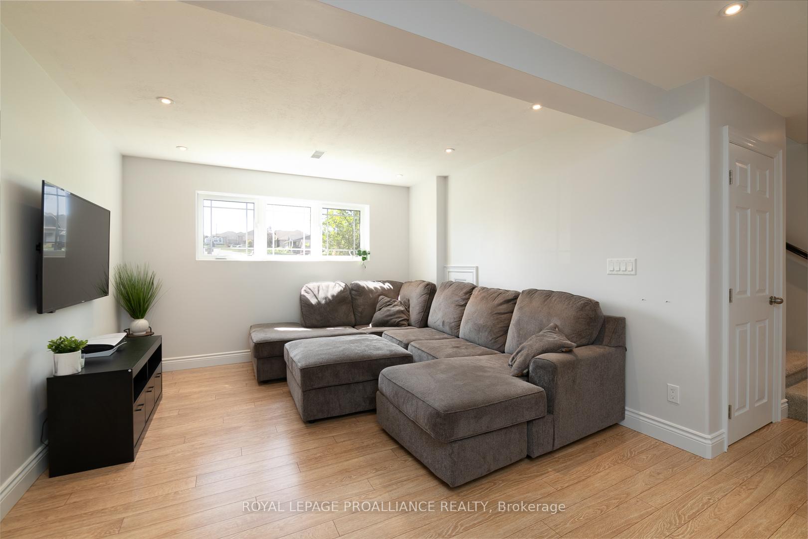 Photo 18 of 16 Mitchell Drive, Quinte West, Frankford Ward — HOMEH