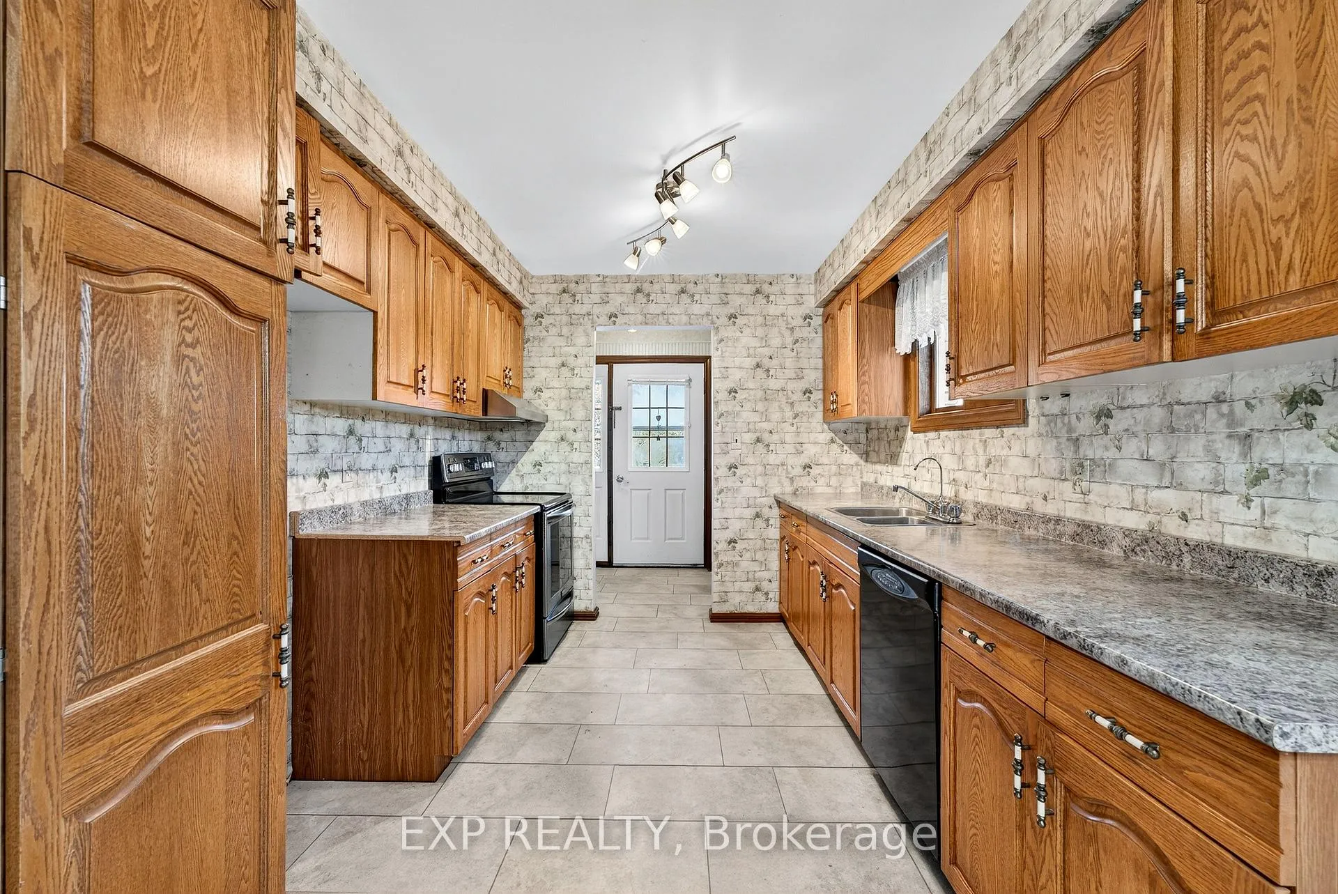 Photo 7 of 47 Fox Lane, Belleville, Thurlow Ward — HOMEH