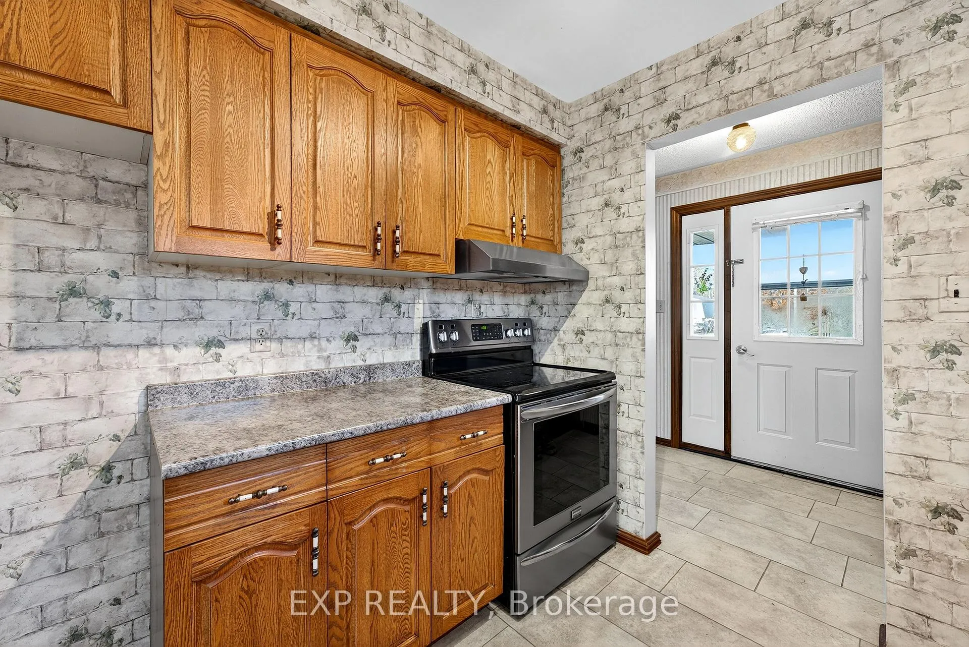 Photo 9 of 47 Fox Lane, Belleville, Thurlow Ward — HOMEH