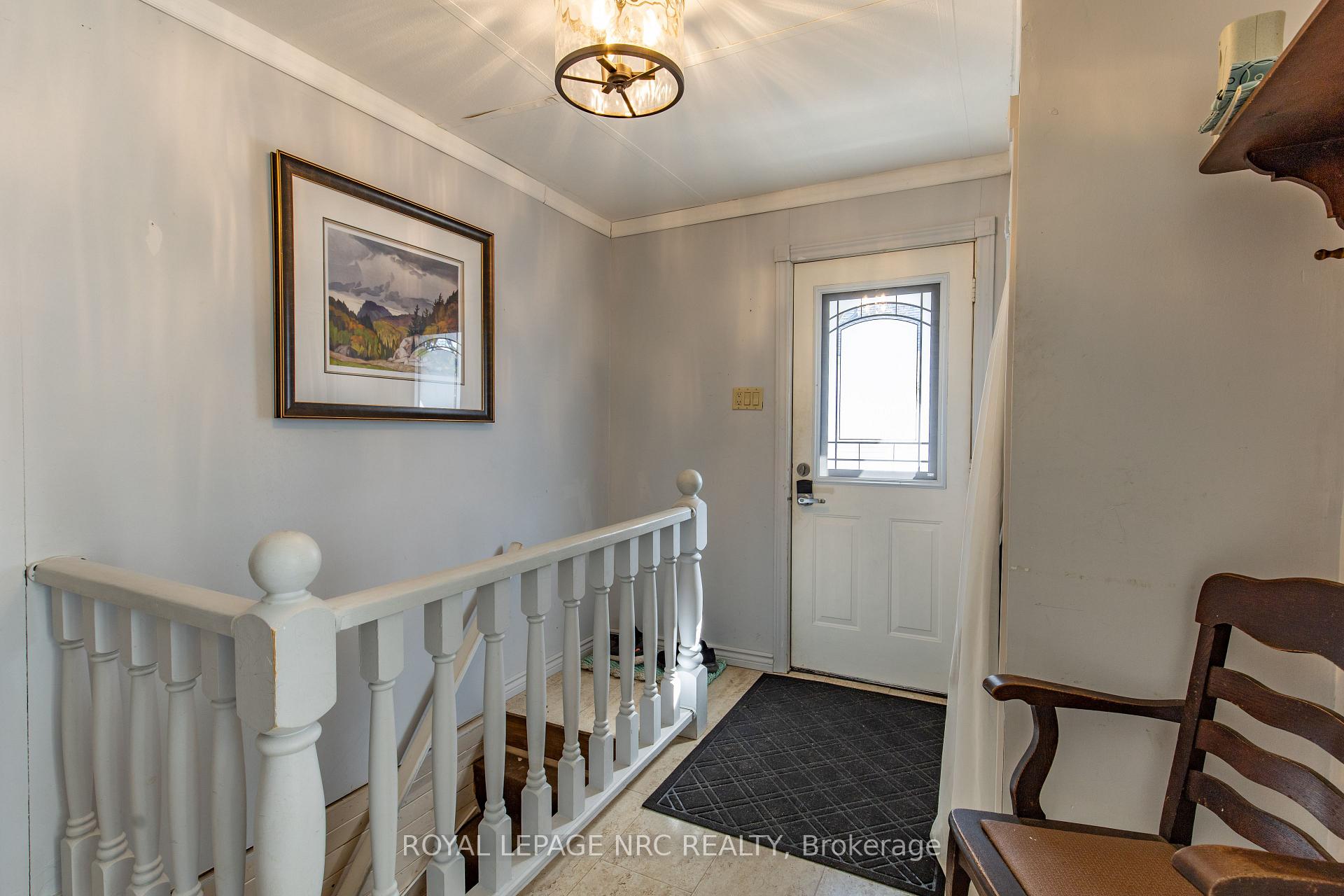 Photo 2 of 35 Mcalpine Avenue S, Welland, Lincoln/Crowland — HOMEH