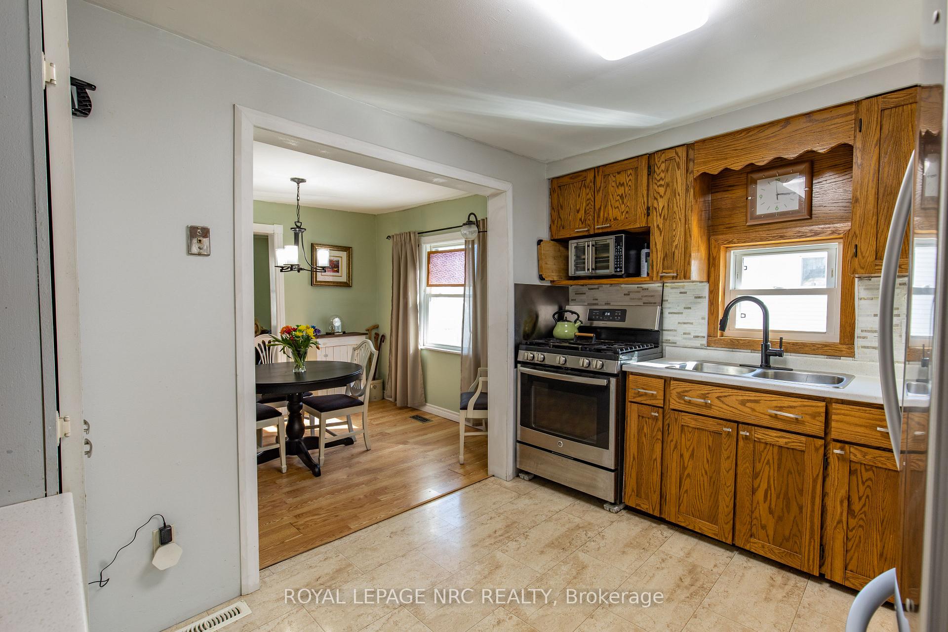 Photo 5 of 35 Mcalpine Avenue S, Welland, Lincoln/Crowland — HOMEH