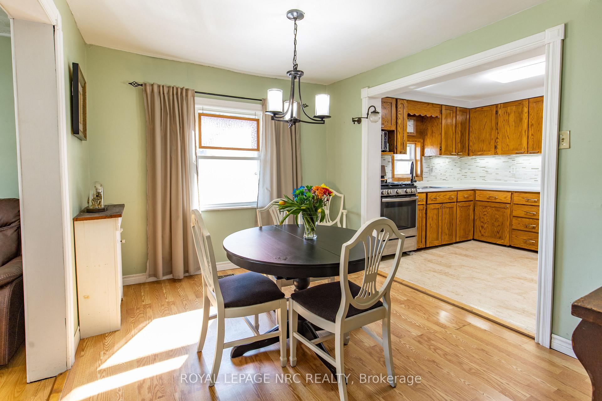 Photo 6 of 35 Mcalpine Avenue S, Welland, Lincoln/Crowland — HOMEH