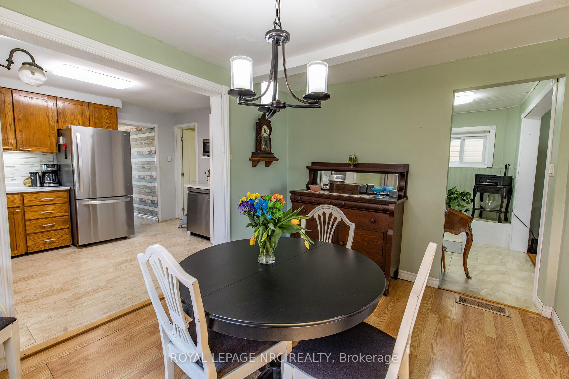 Photo 7 of 35 Mcalpine Avenue S, Welland, Lincoln/Crowland — HOMEH