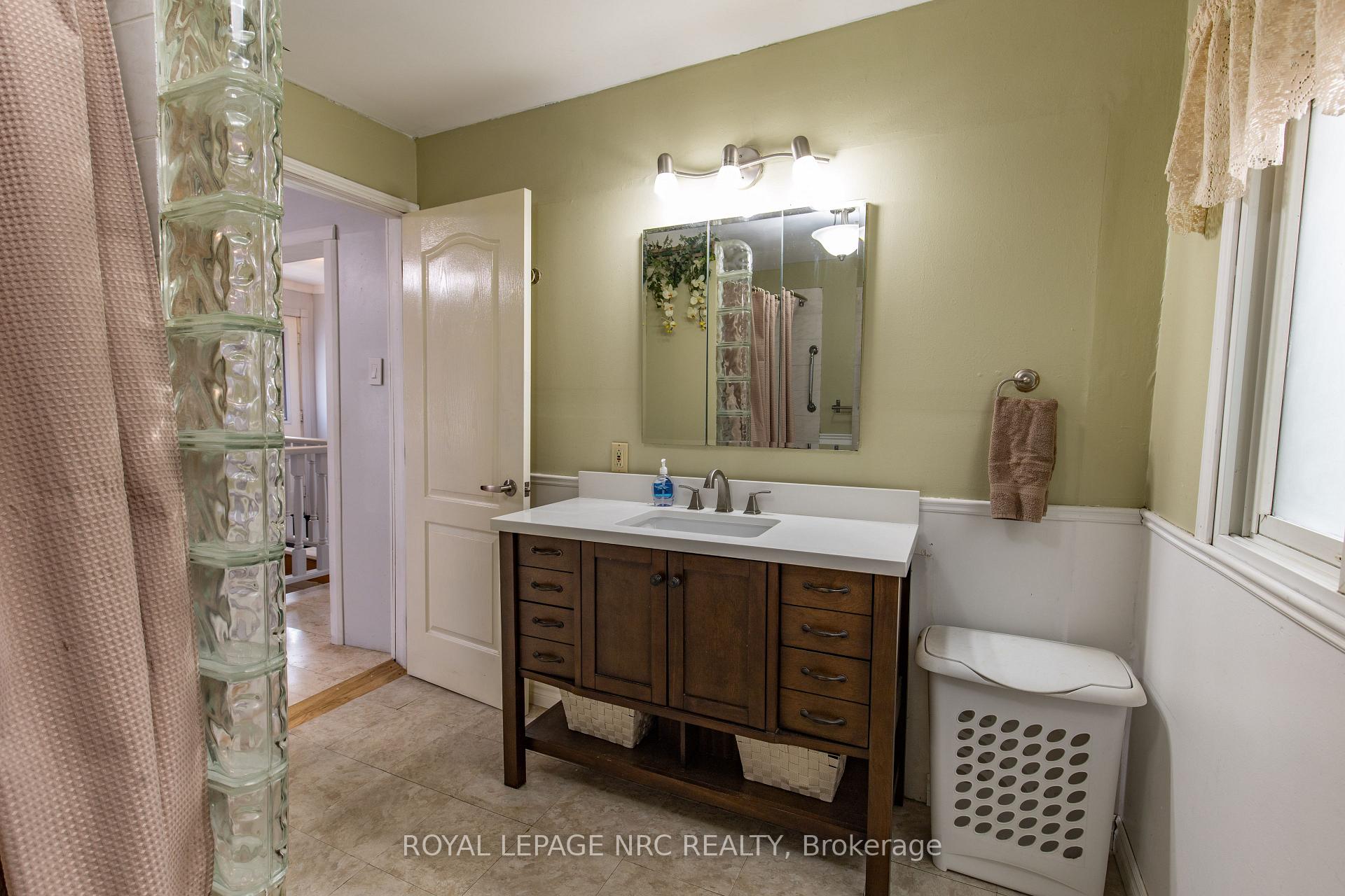 Photo 8 of 35 Mcalpine Avenue S, Welland, Lincoln/Crowland — HOMEH