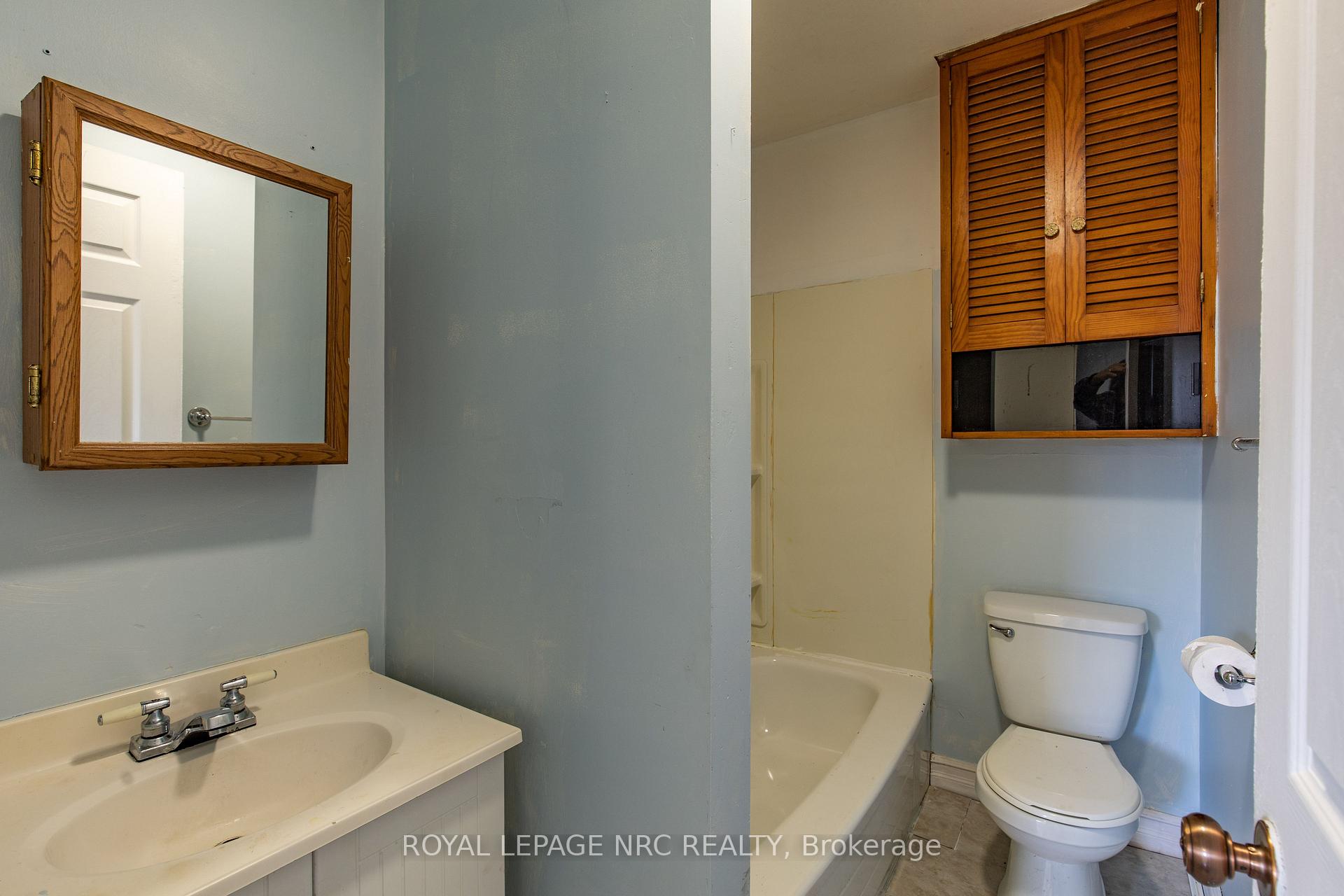 Photo 21 of 35 Mcalpine Avenue S, Welland, Lincoln/Crowland — HOMEH