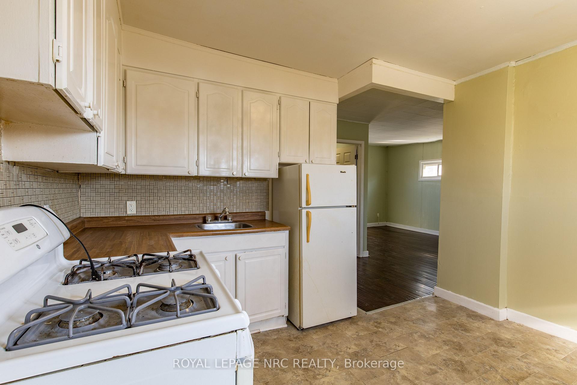 Photo 24 of 35 Mcalpine Avenue S, Welland, Lincoln/Crowland — HOMEH