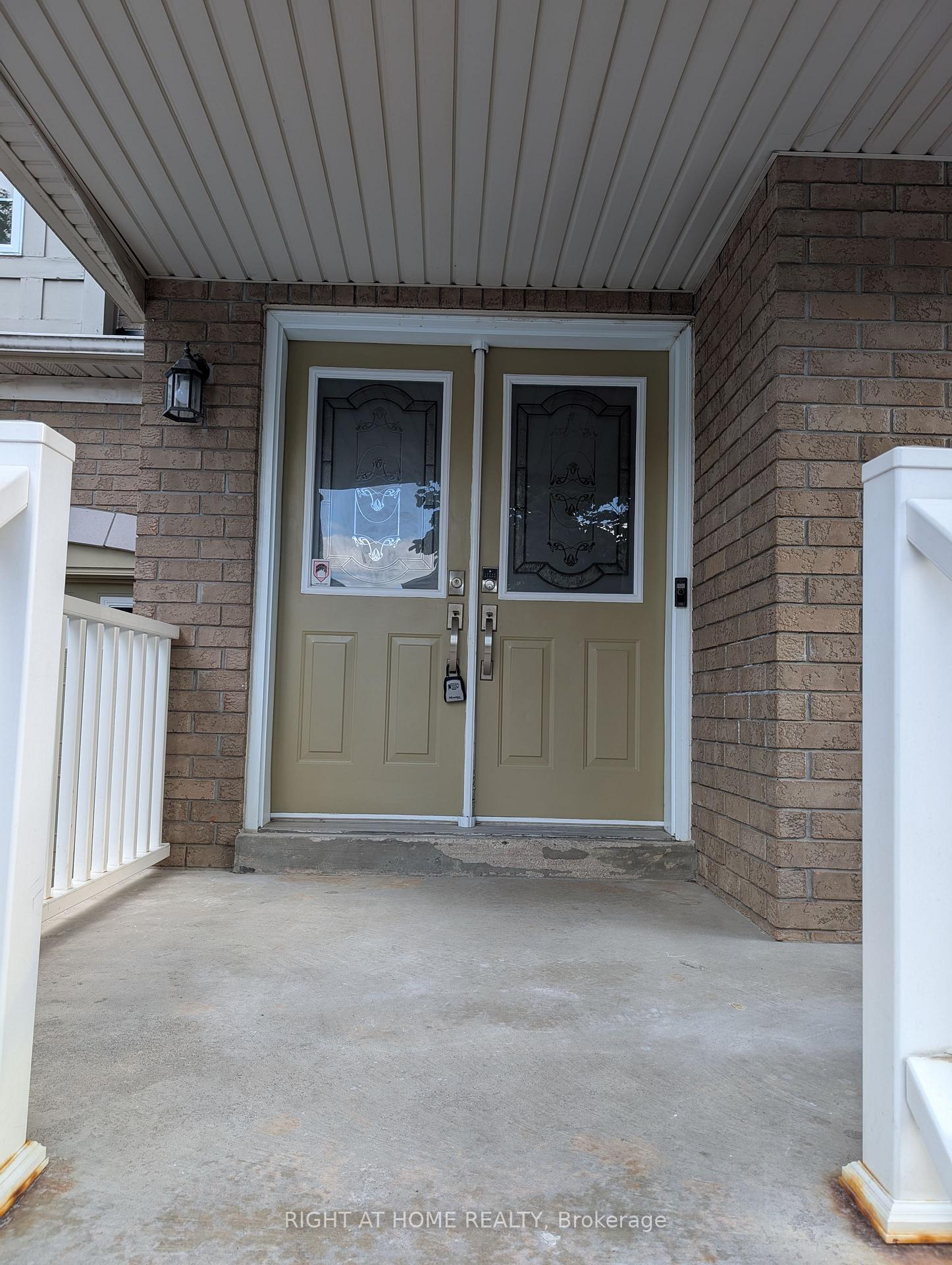 Front of 158 Hollywood Hill Circle