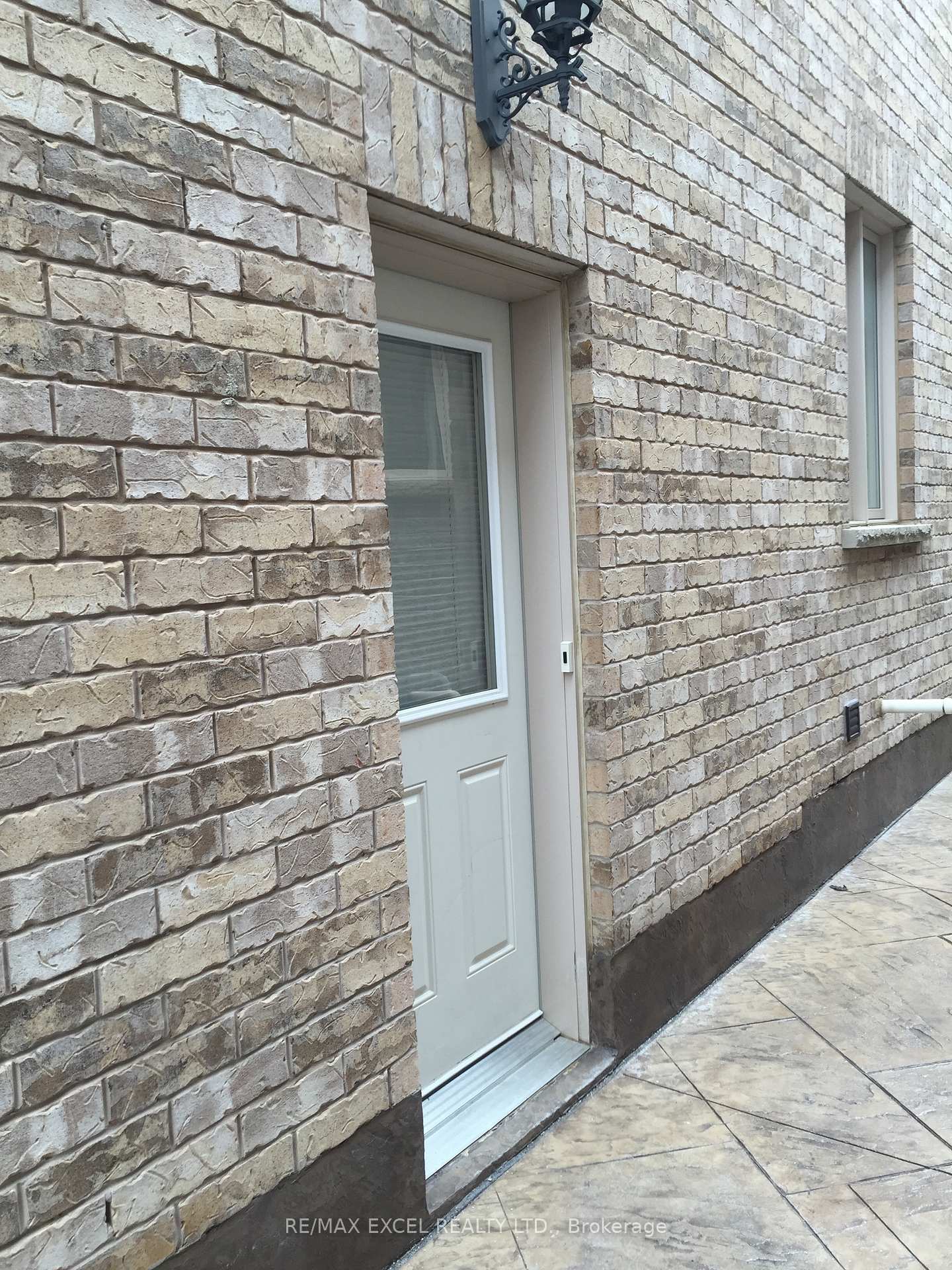 Photo 3 of 174 Shelbourne Drive, Vaughan, Vellore Village — HOMEH