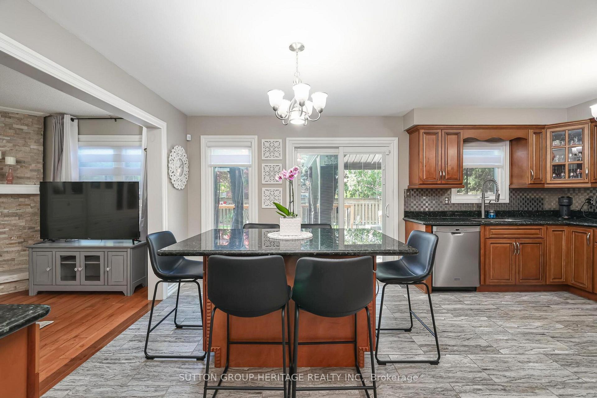 Photo 4 of 8 Turriff Crescent, Ajax, Central West — HOMEH