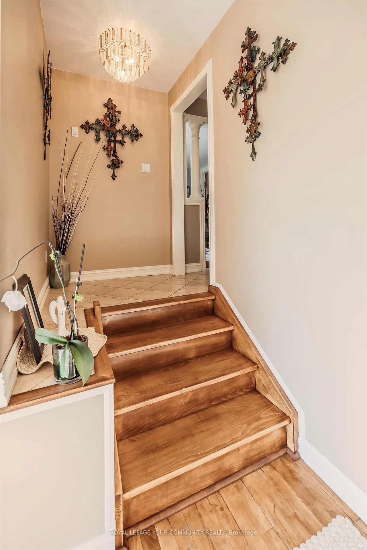 Photo 4 of 260 Mathewson Street, Vaughan, Maple — HOMEH