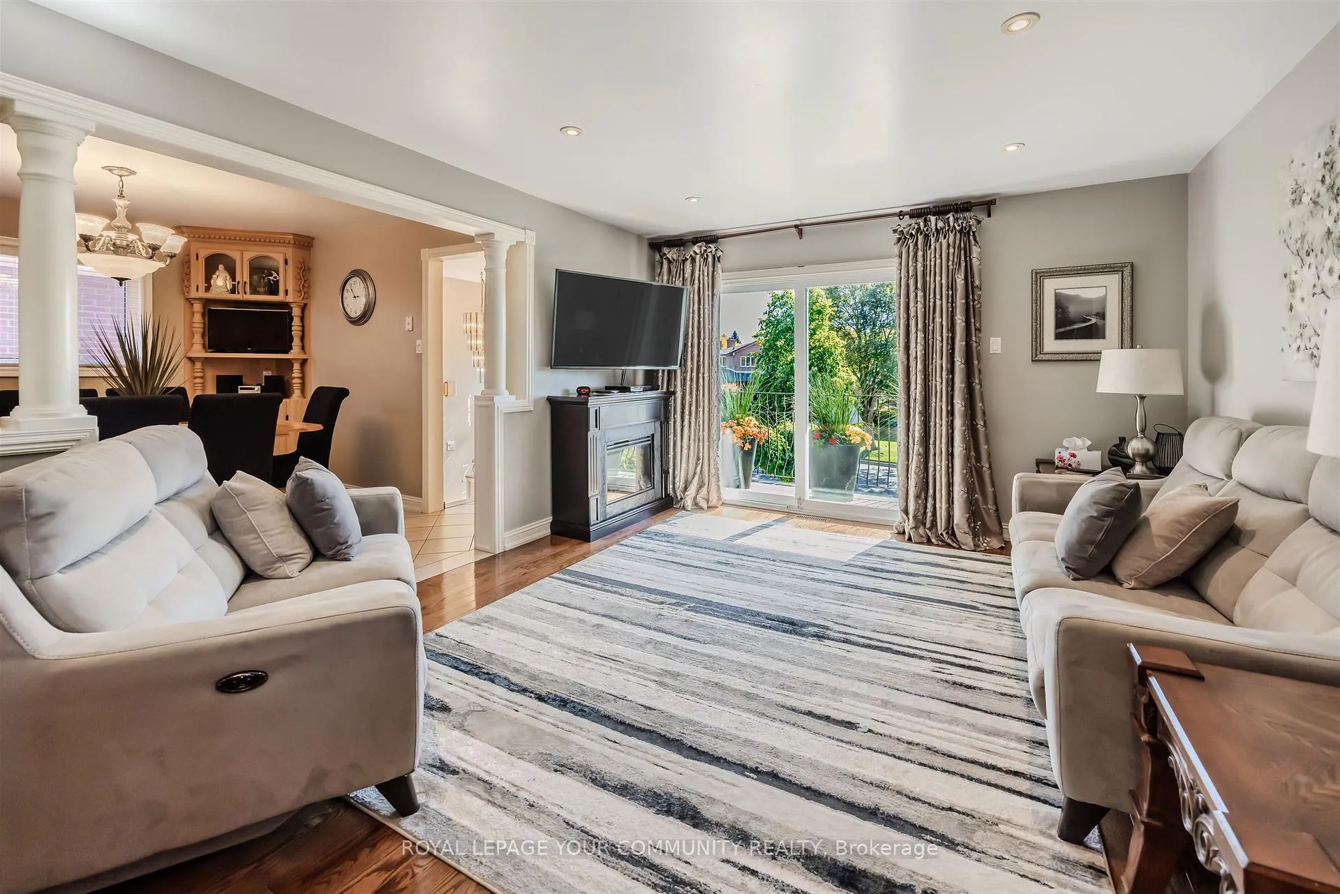 Photo 5 of 260 Mathewson Street, Vaughan, Maple — HOMEH