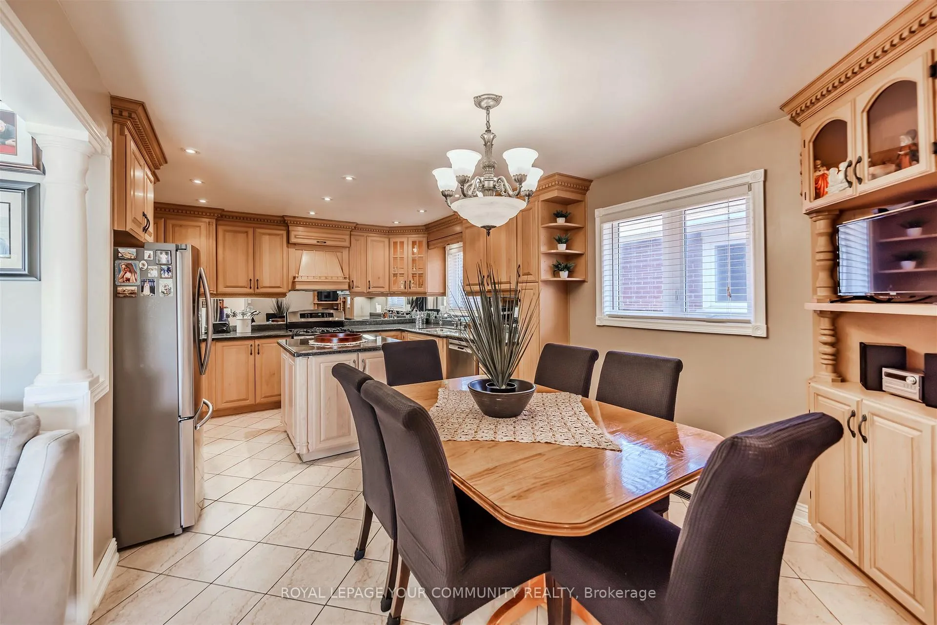 Photo 11 of 260 Mathewson Street, Vaughan, Maple — HOMEH