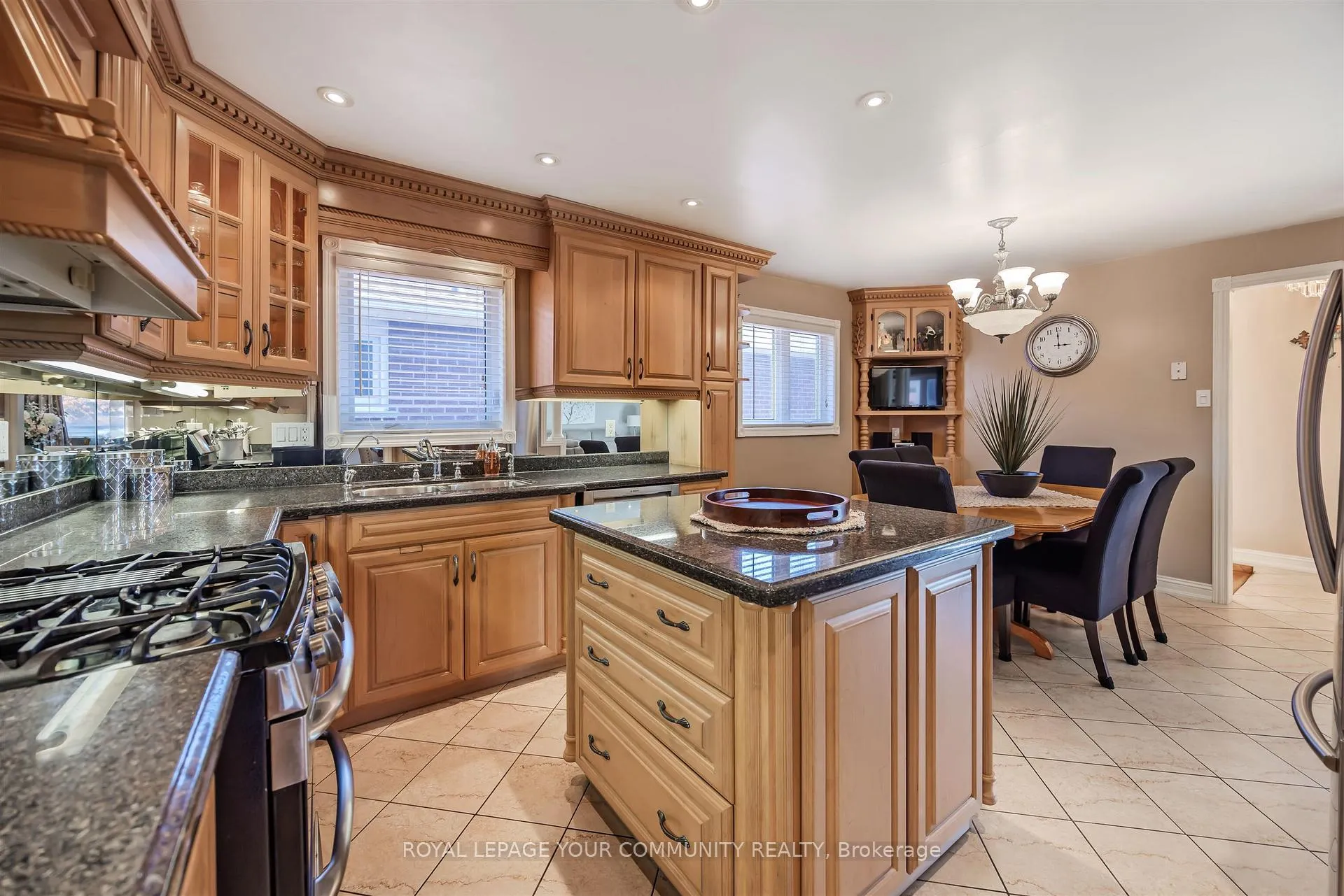 Photo 14 of 260 Mathewson Street, Vaughan, Maple — HOMEH
