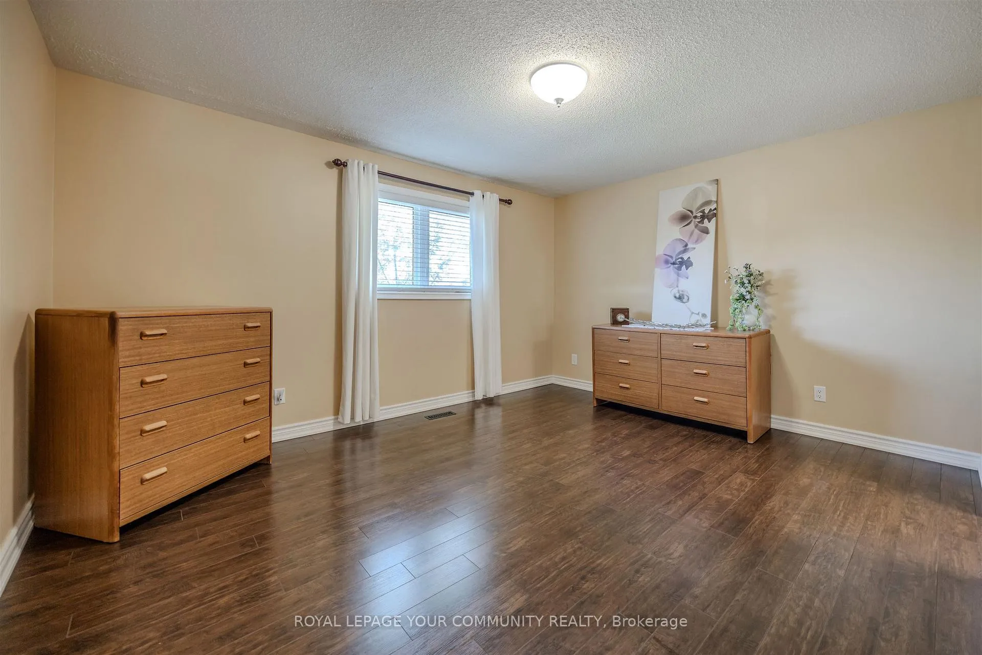 Photo 19 of 260 Mathewson Street, Vaughan, Maple — HOMEH