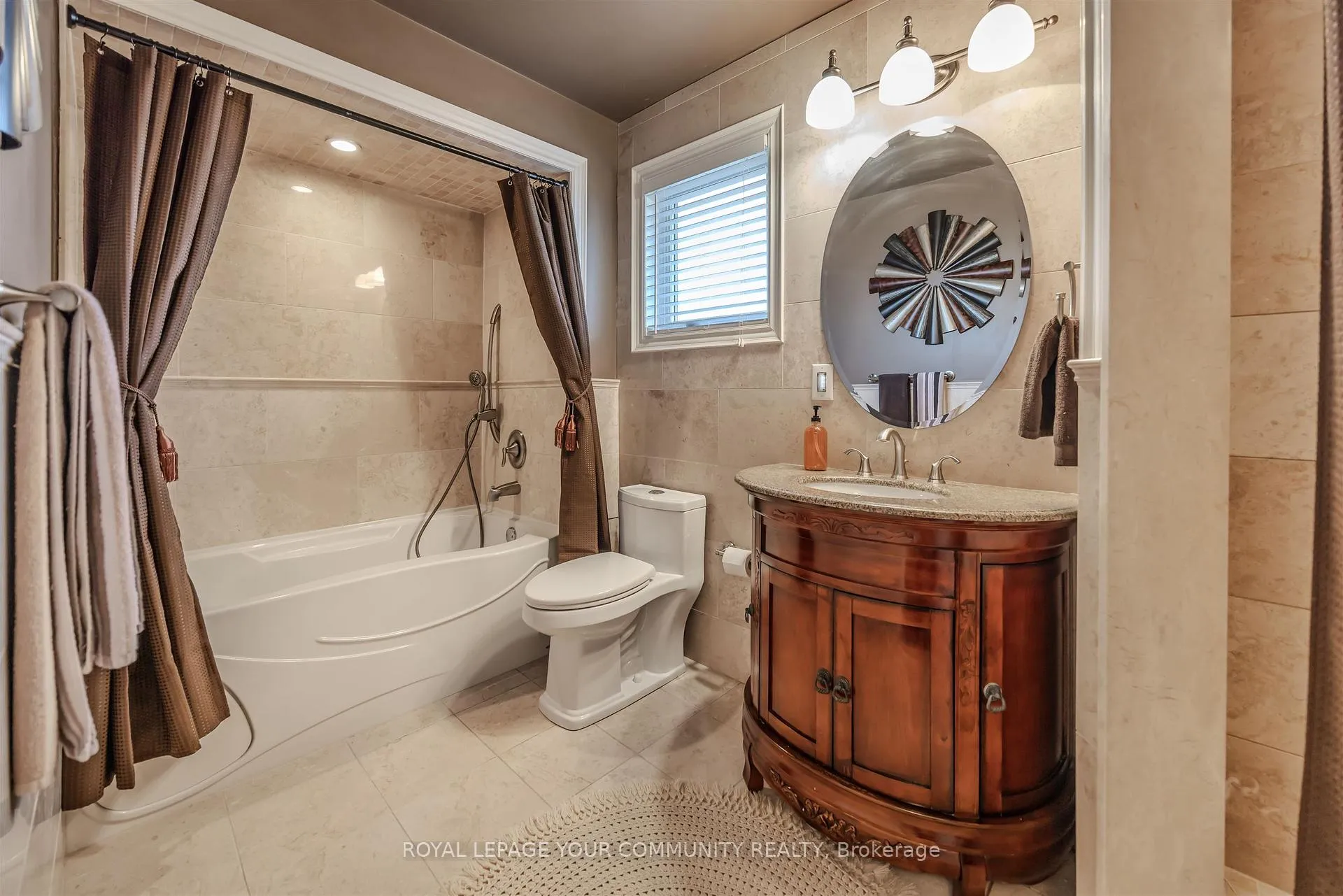 Photo 22 of 260 Mathewson Street, Vaughan, Maple — HOMEH