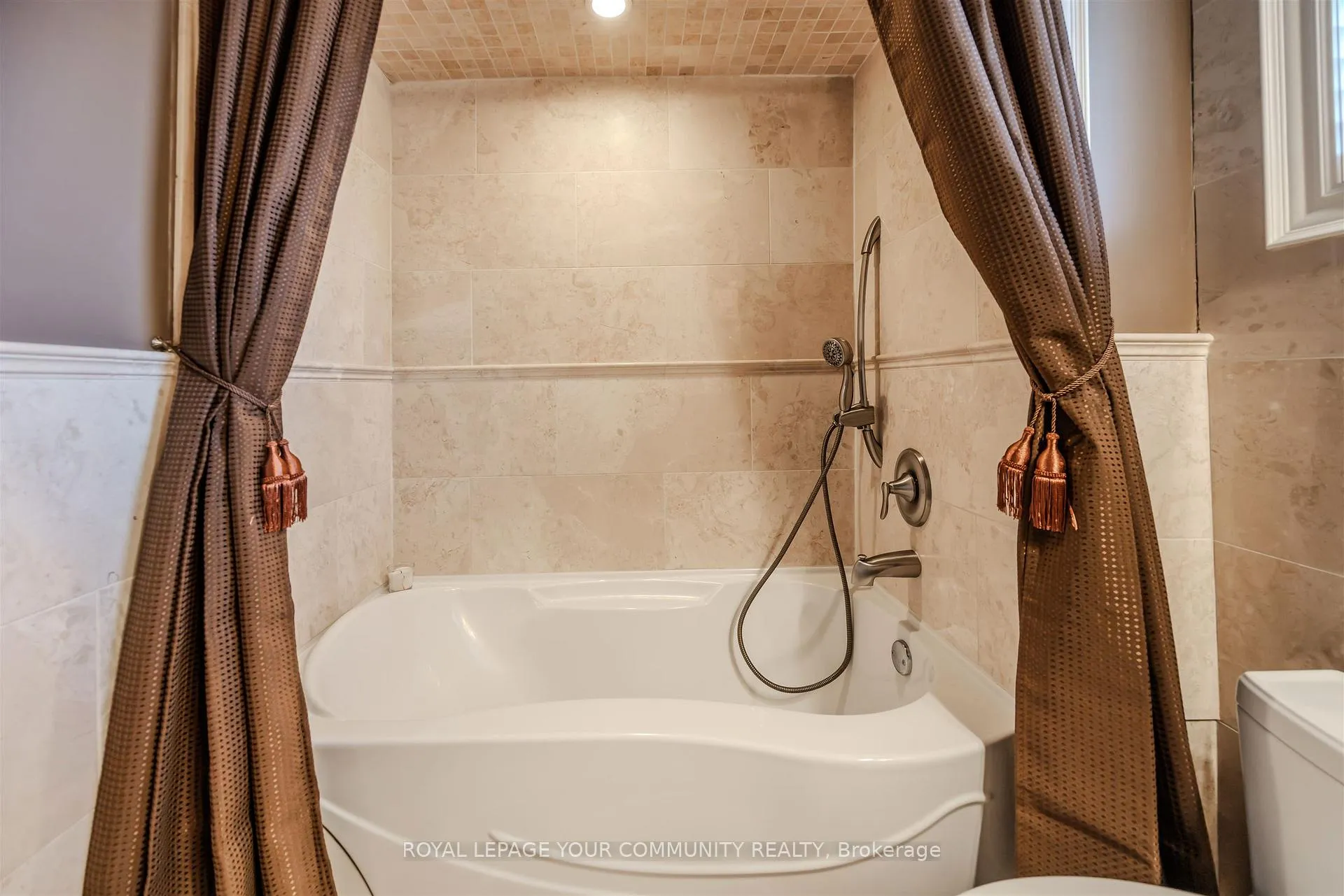 Photo 23 of 260 Mathewson Street, Vaughan, Maple — HOMEH