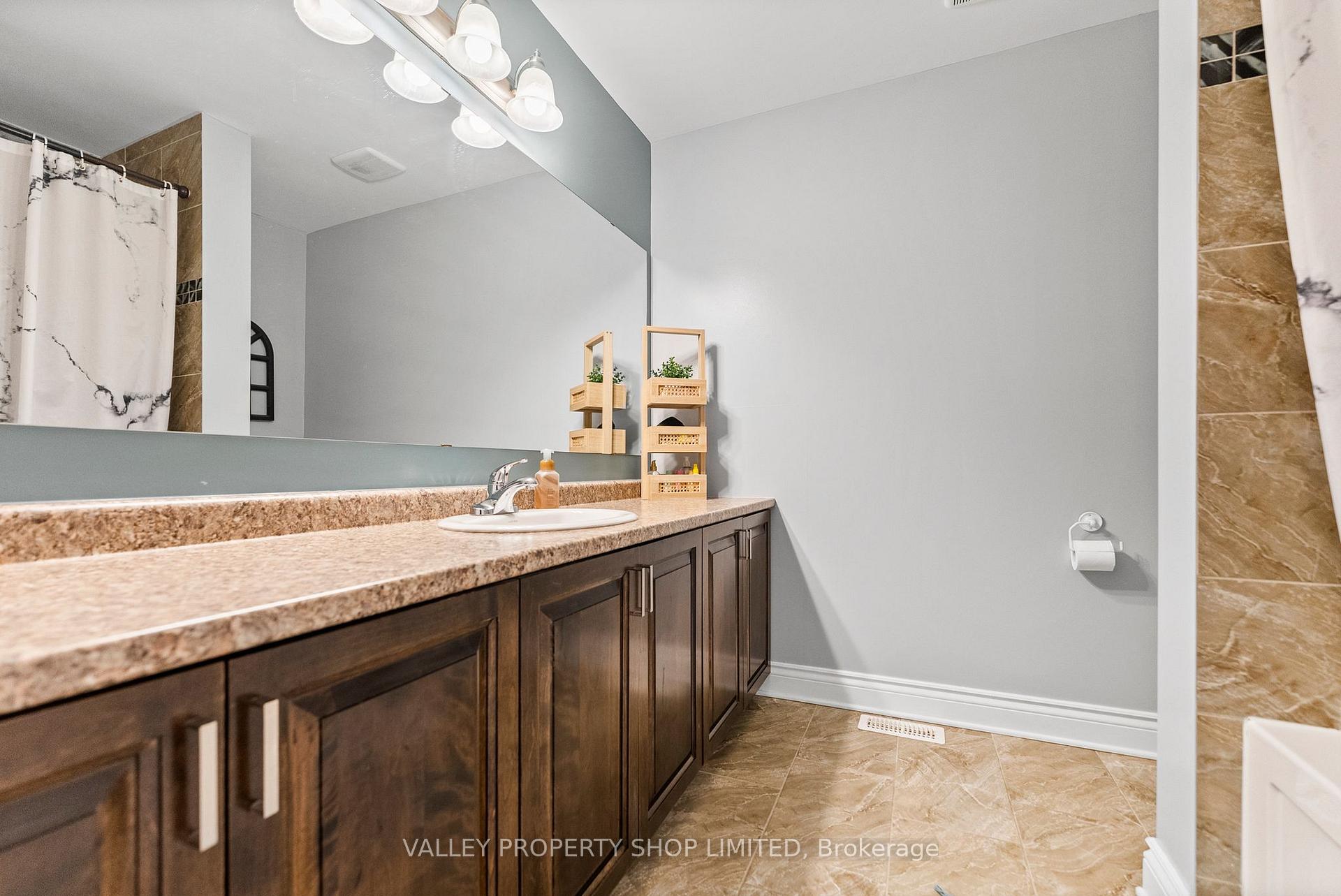 Photo 29 of 144 Desmond Trudeau Drive, Arnprior — HOMEH