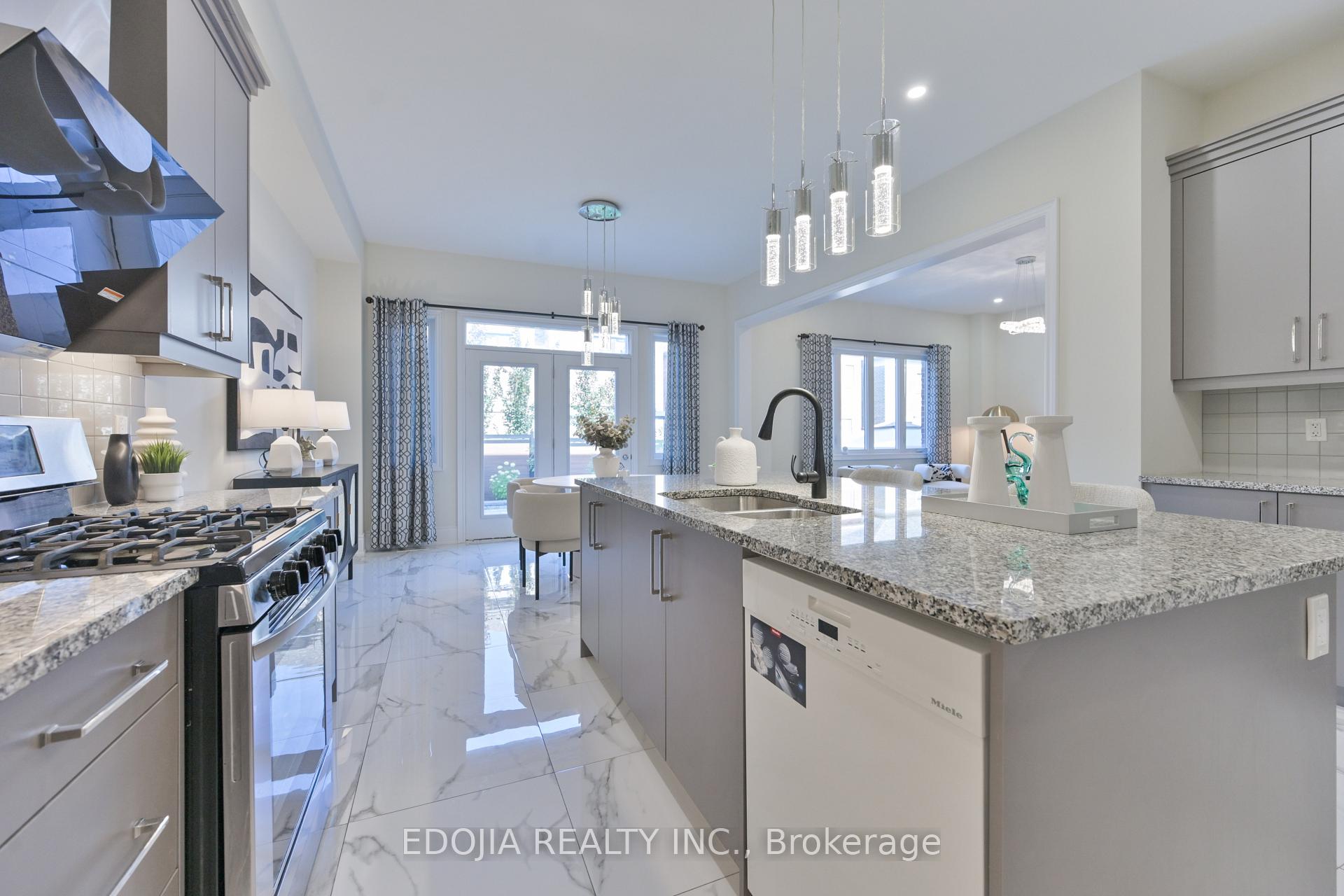 Photo 20 of 11 Alex Black Street, Vaughan, Patterson — HOMEH