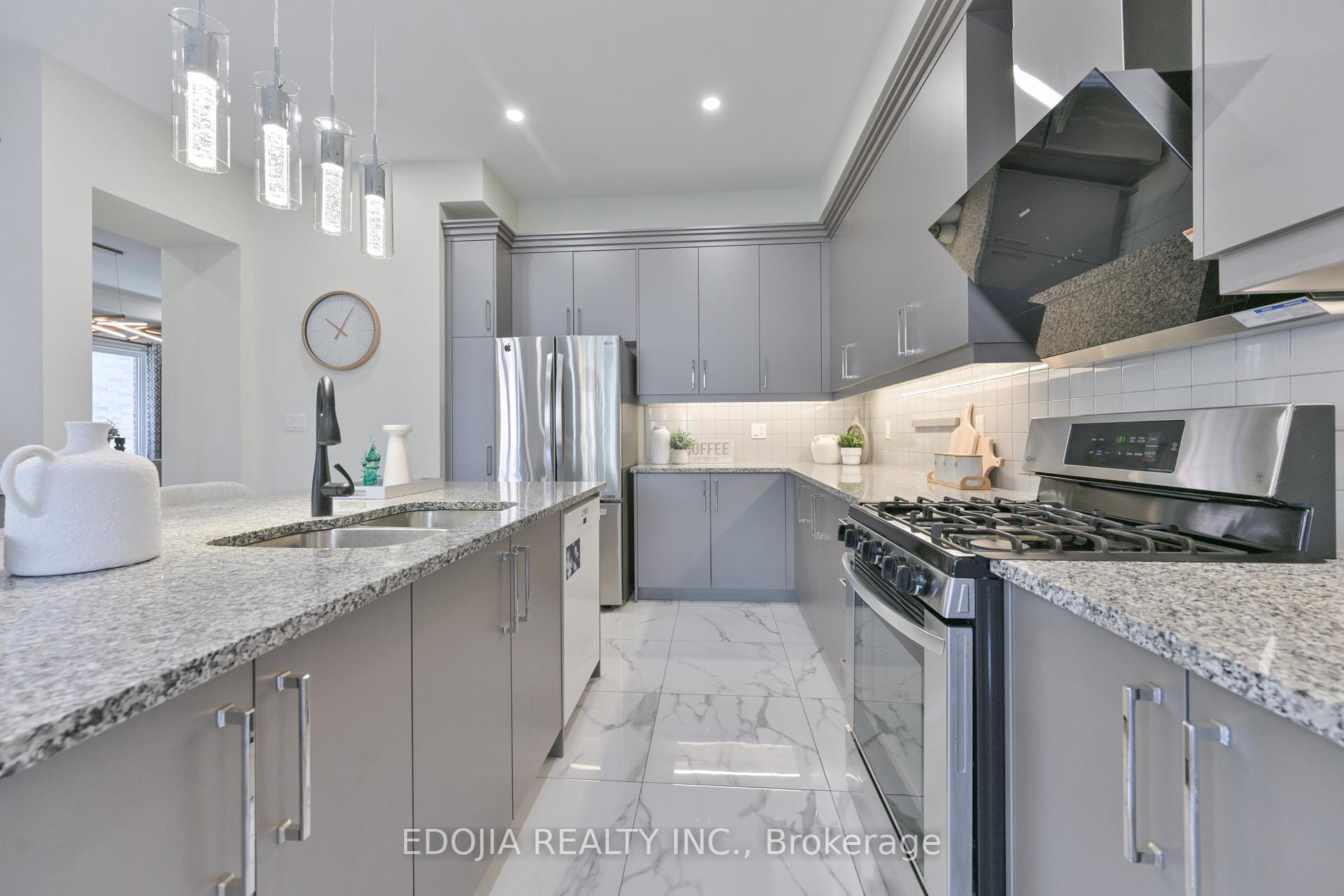 Photo 21 of 11 Alex Black Street, Vaughan, Patterson — HOMEH