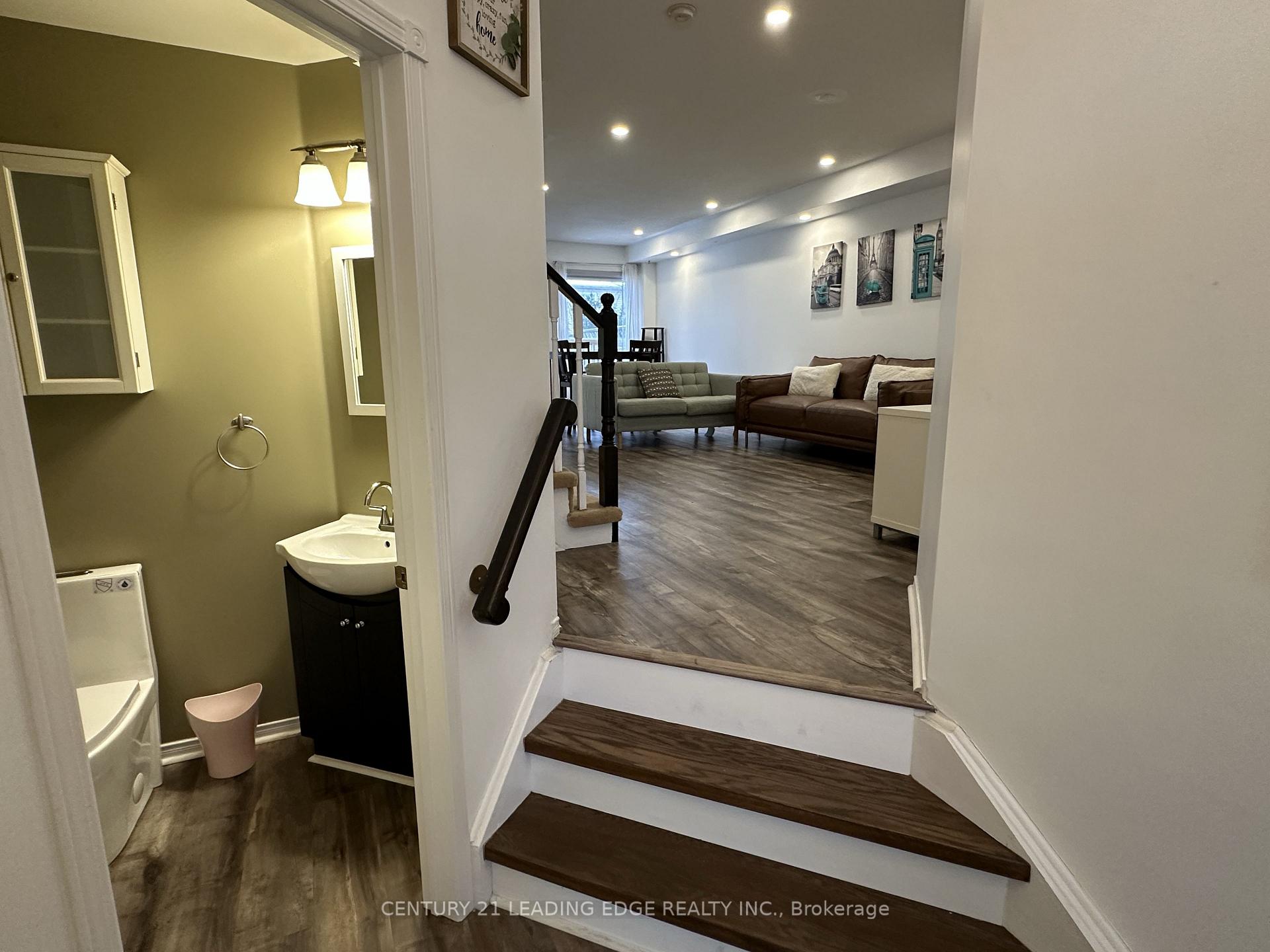 Photo 3 of 45 Inlet Bay Drive, Whitby, Port Whitby — HOMEH