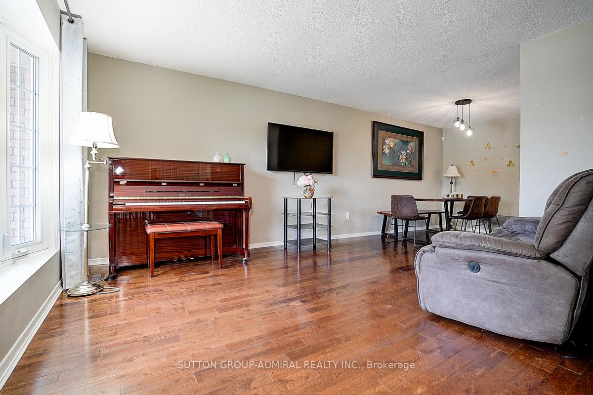 Photo 7 of 167 Wade Gate, Vaughan, Brownridge — HOMEH