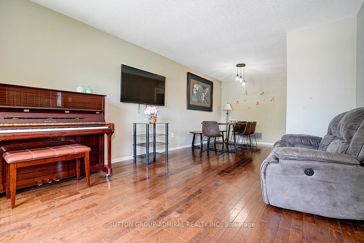 Photo 8 of 167 Wade Gate, Vaughan, Brownridge — HOMEH