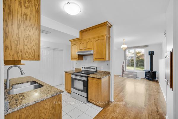 Photo 16 of 29 Montana Way, Ottawa, Barrhaven - Longfields — HOMEH