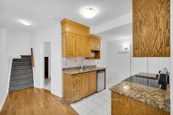 Photo 18 of 29 Montana Way, Ottawa, Barrhaven - Longfields — HOMEH