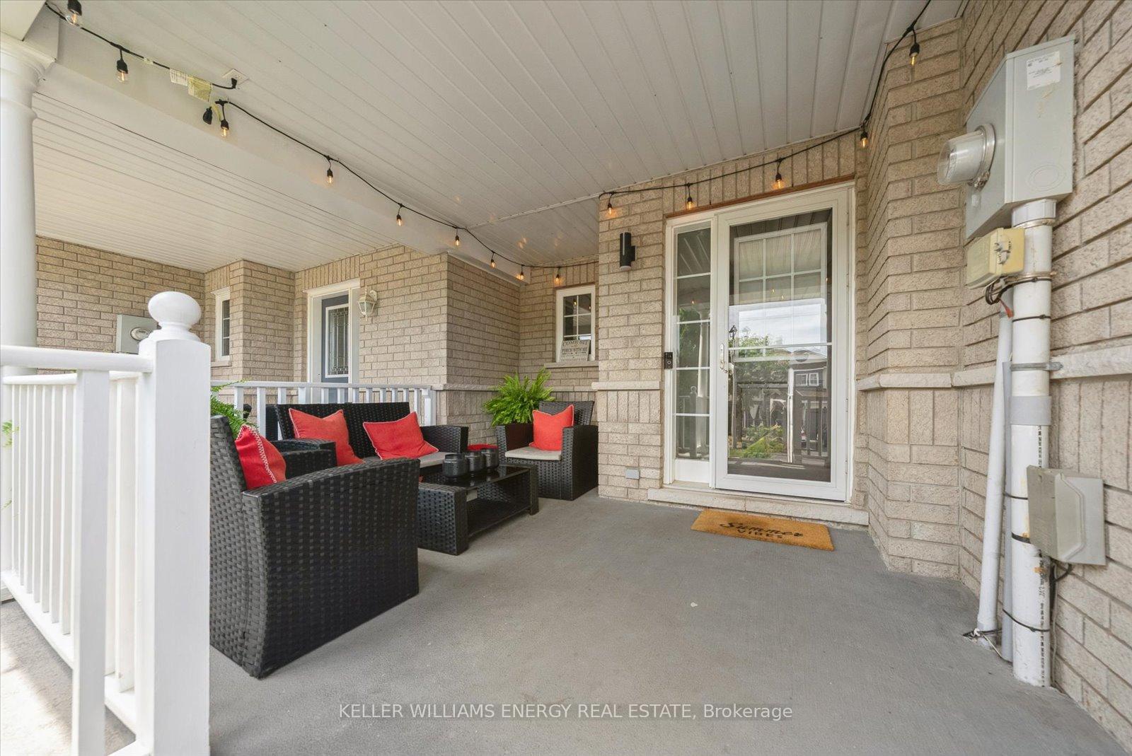 Photo 4 of 32 Corianne Avenue, Whitby, Brooklin — HOMEH