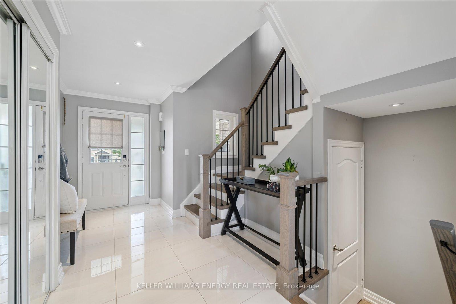 Photo 6 of 32 Corianne Avenue, Whitby, Brooklin — HOMEH
