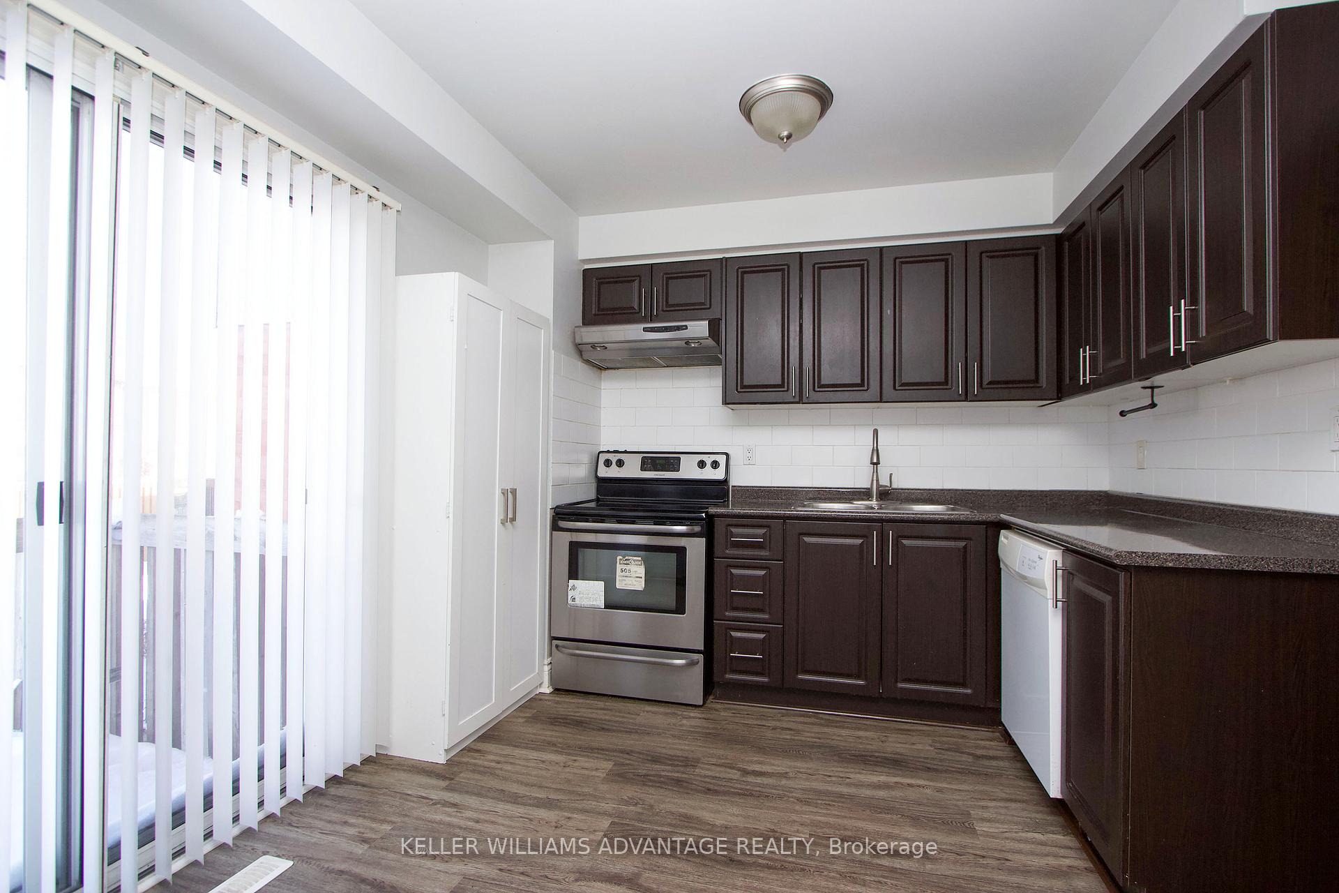 Photo 3 of 142 Wright Crescent N, Ajax, Central — HOMEH