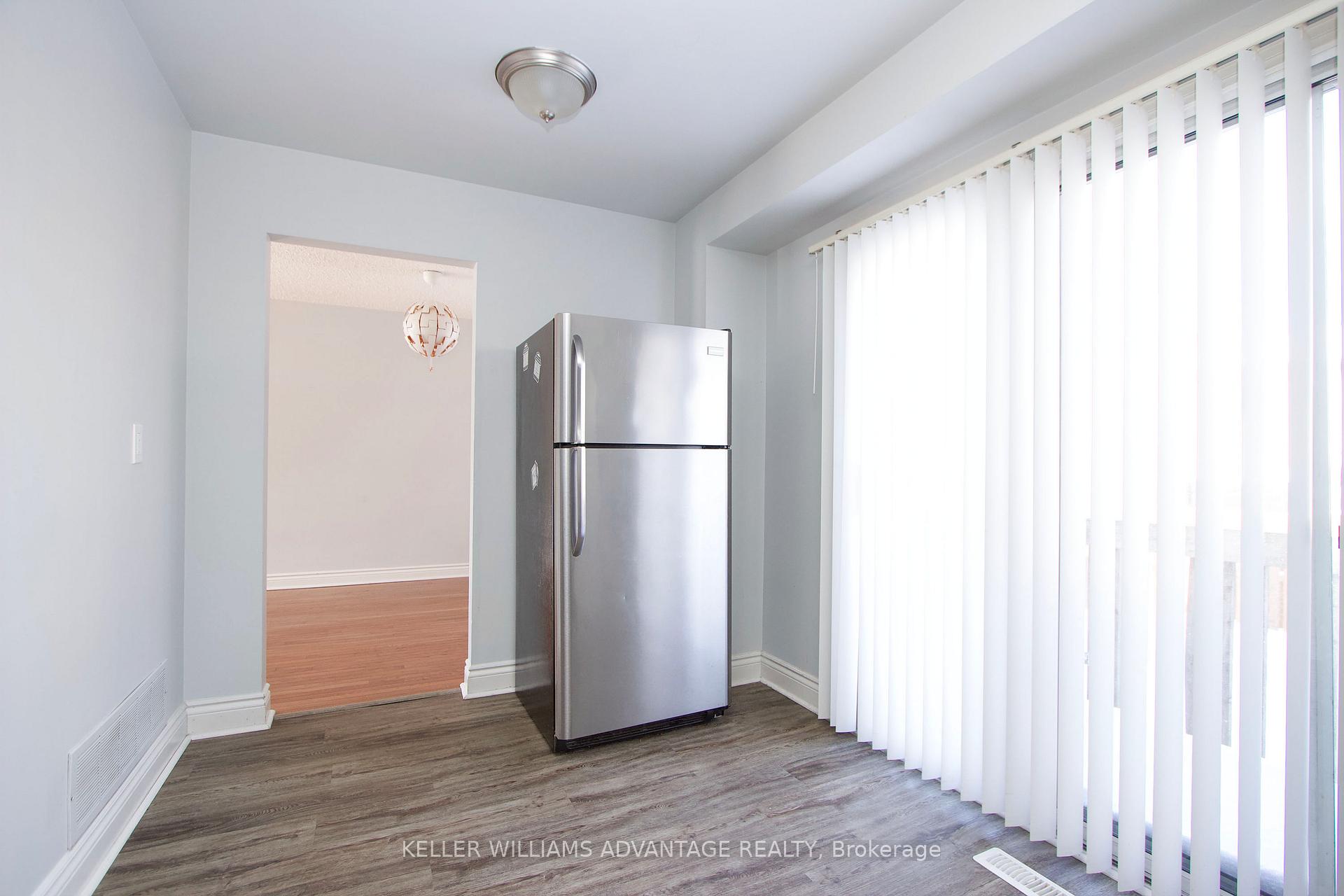 Photo 5 of 142 Wright Crescent N, Ajax, Central — HOMEH