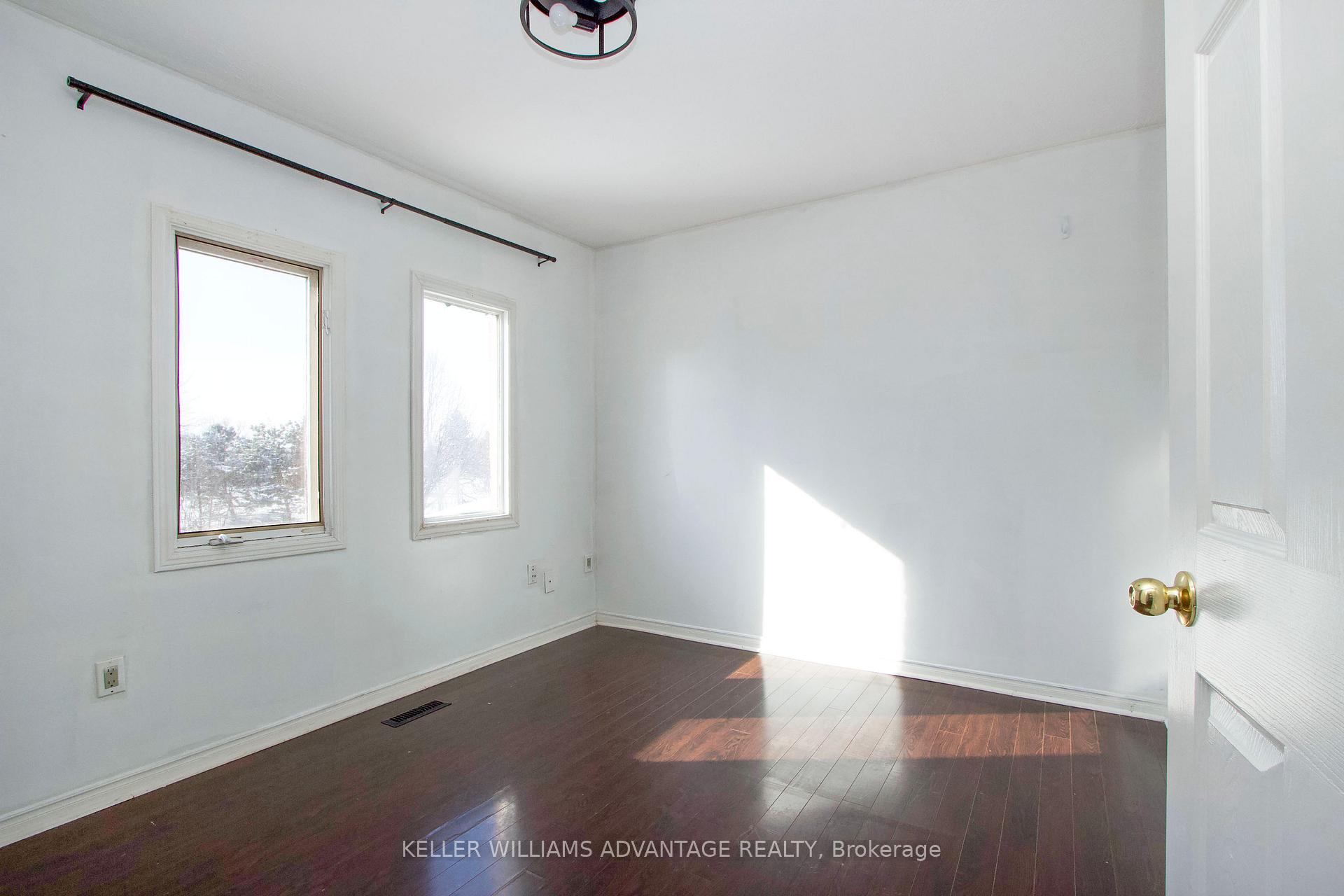 Photo 7 of 142 Wright Crescent N, Ajax, Central — HOMEH