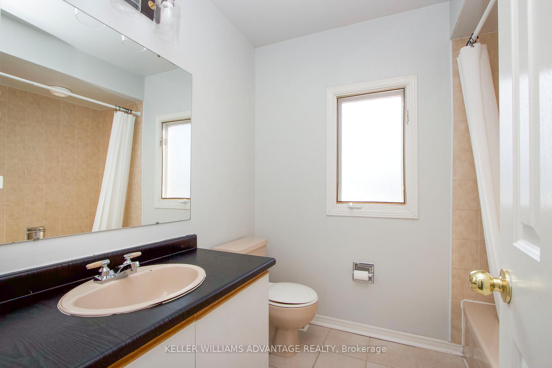 Photo 8 of 142 Wright Crescent N, Ajax, Central — HOMEH