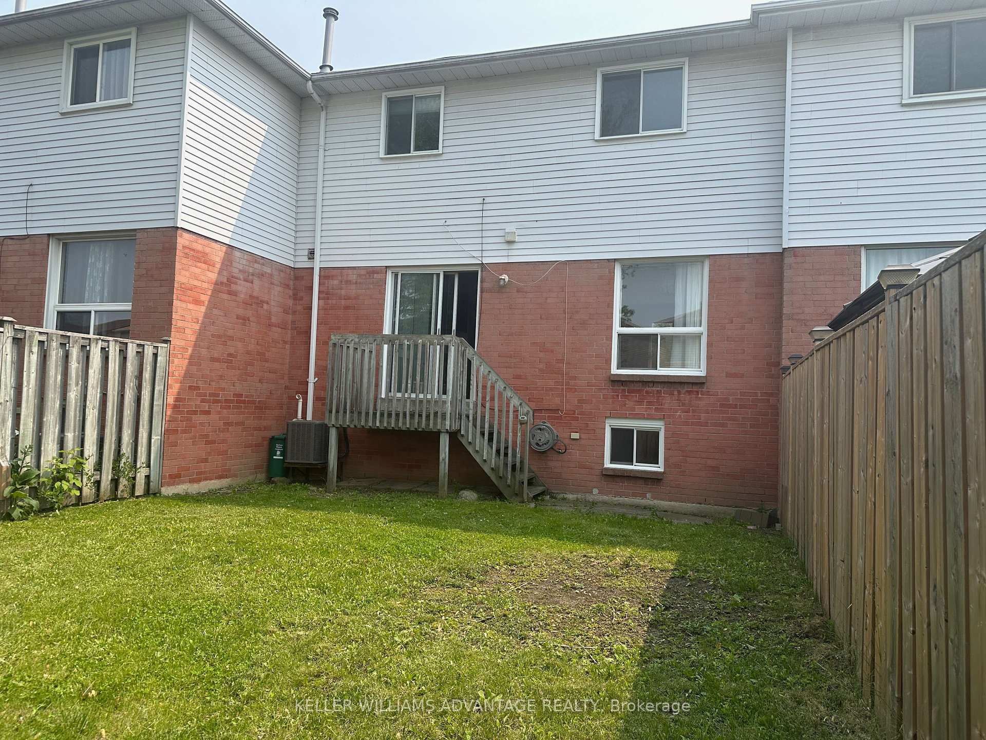Photo 10 of 142 Wright Crescent N, Ajax, Central — HOMEH