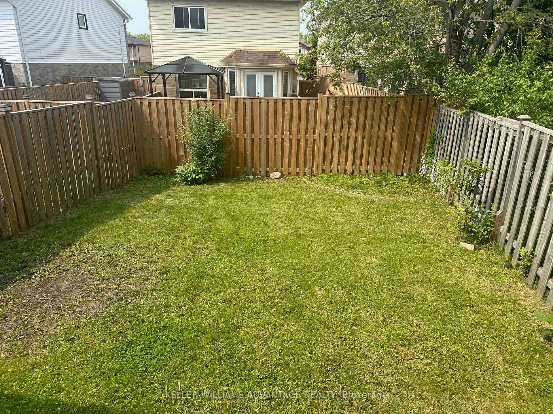 Photo 12 of 142 Wright Crescent N, Ajax, Central — HOMEH