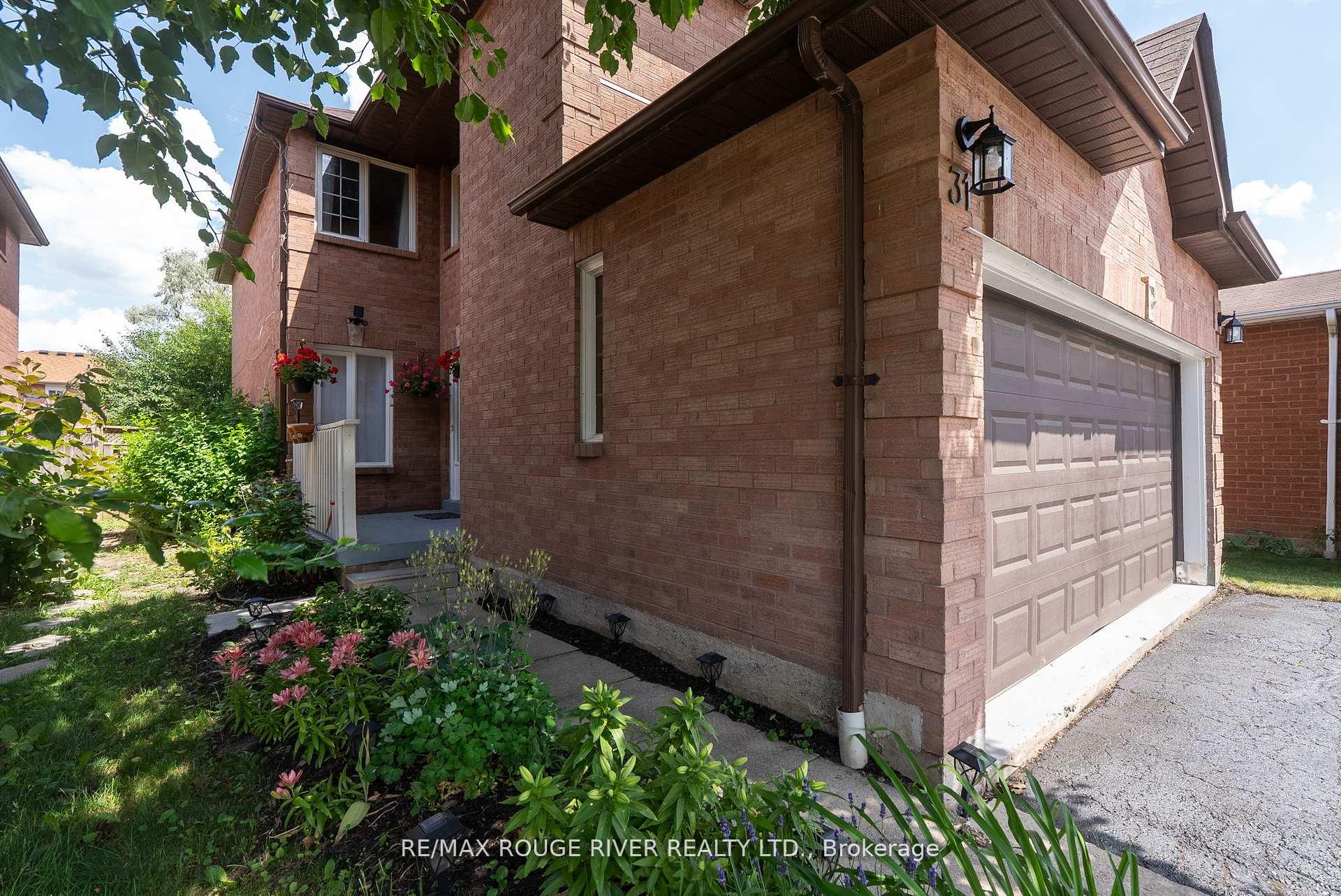 Photo 2 of 31 Sharp Crescent, Ajax, Central — HOMEH