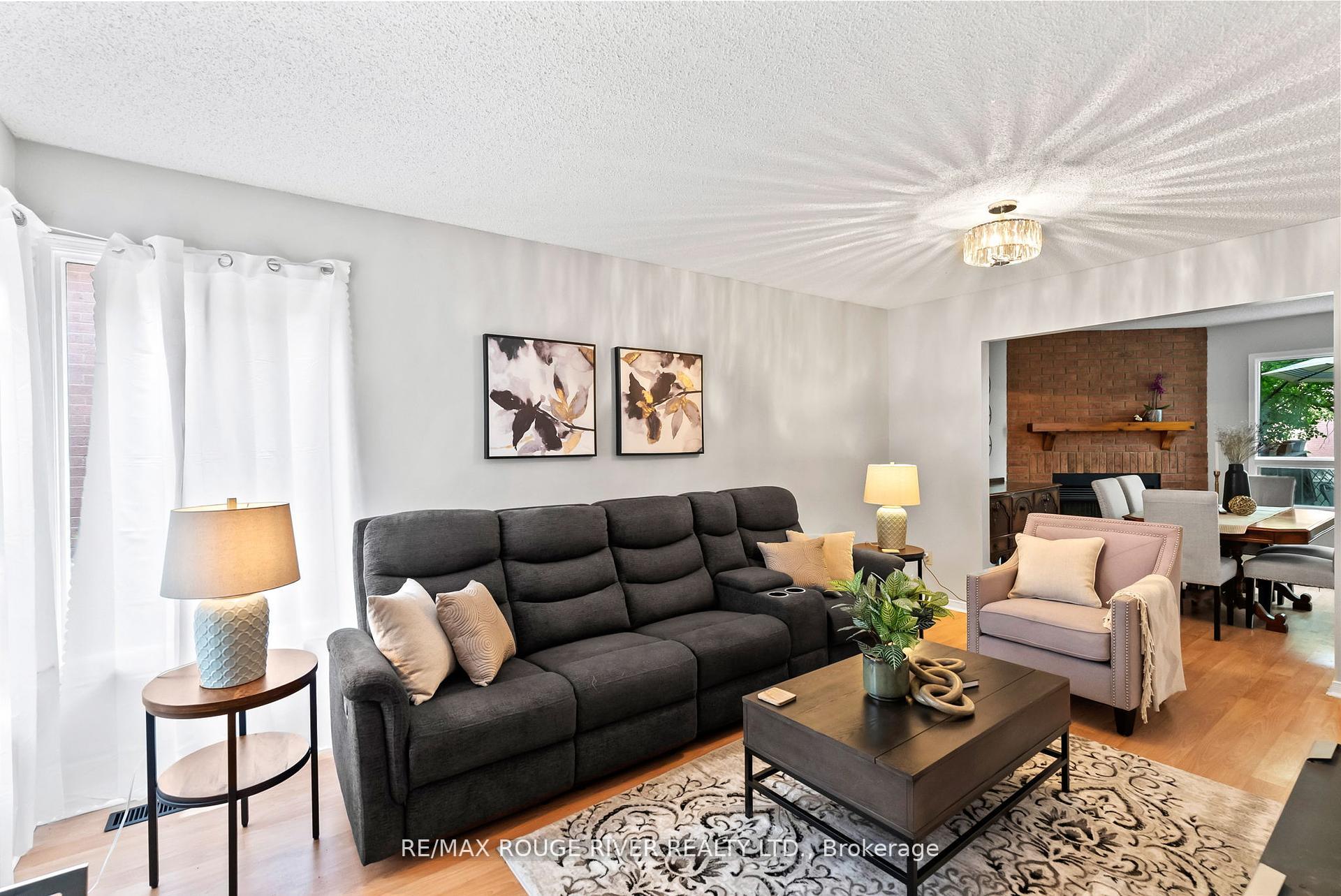 Photo 5 of 31 Sharp Crescent, Ajax, Central — HOMEH