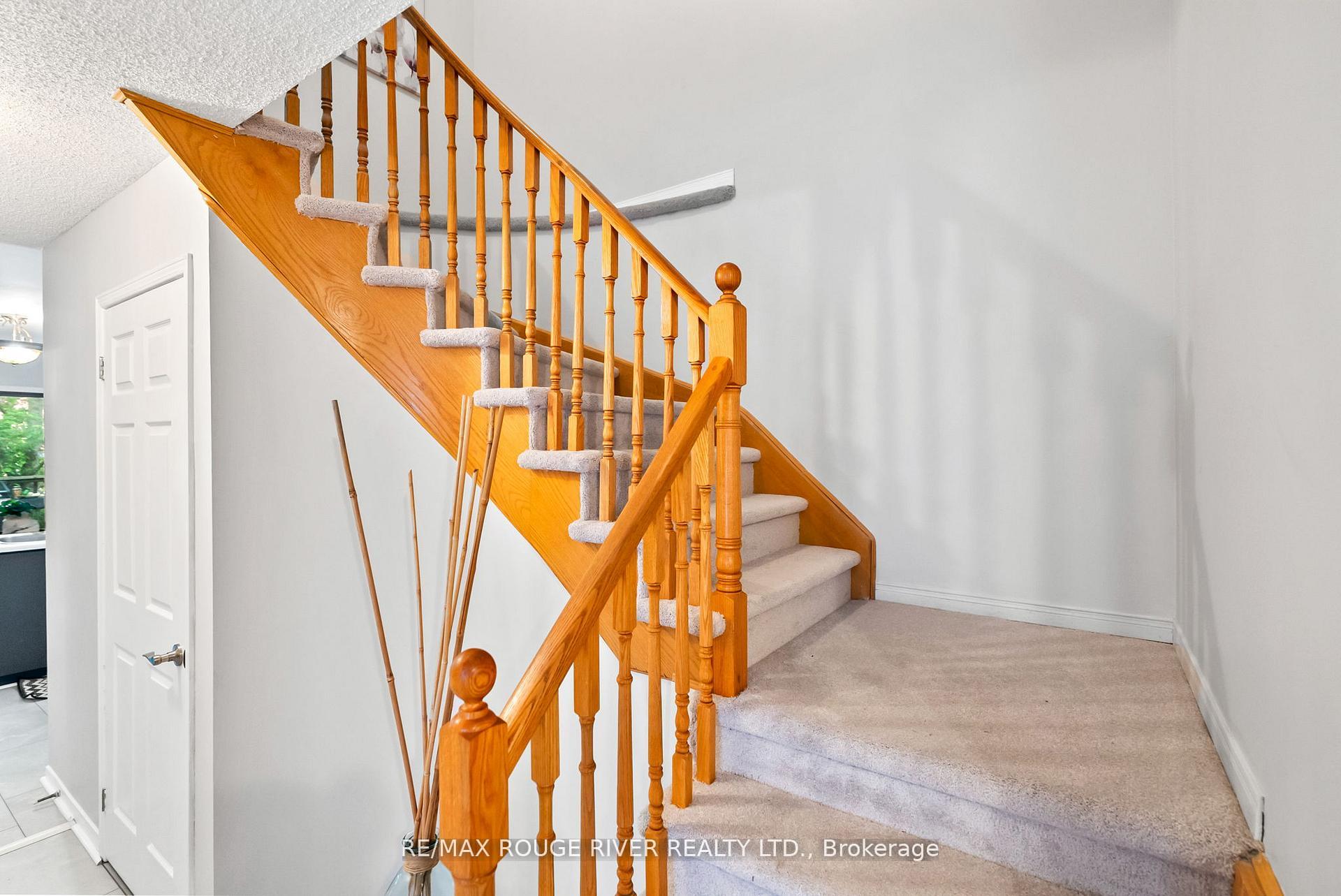 Photo 17 of 31 Sharp Crescent, Ajax, Central — HOMEH