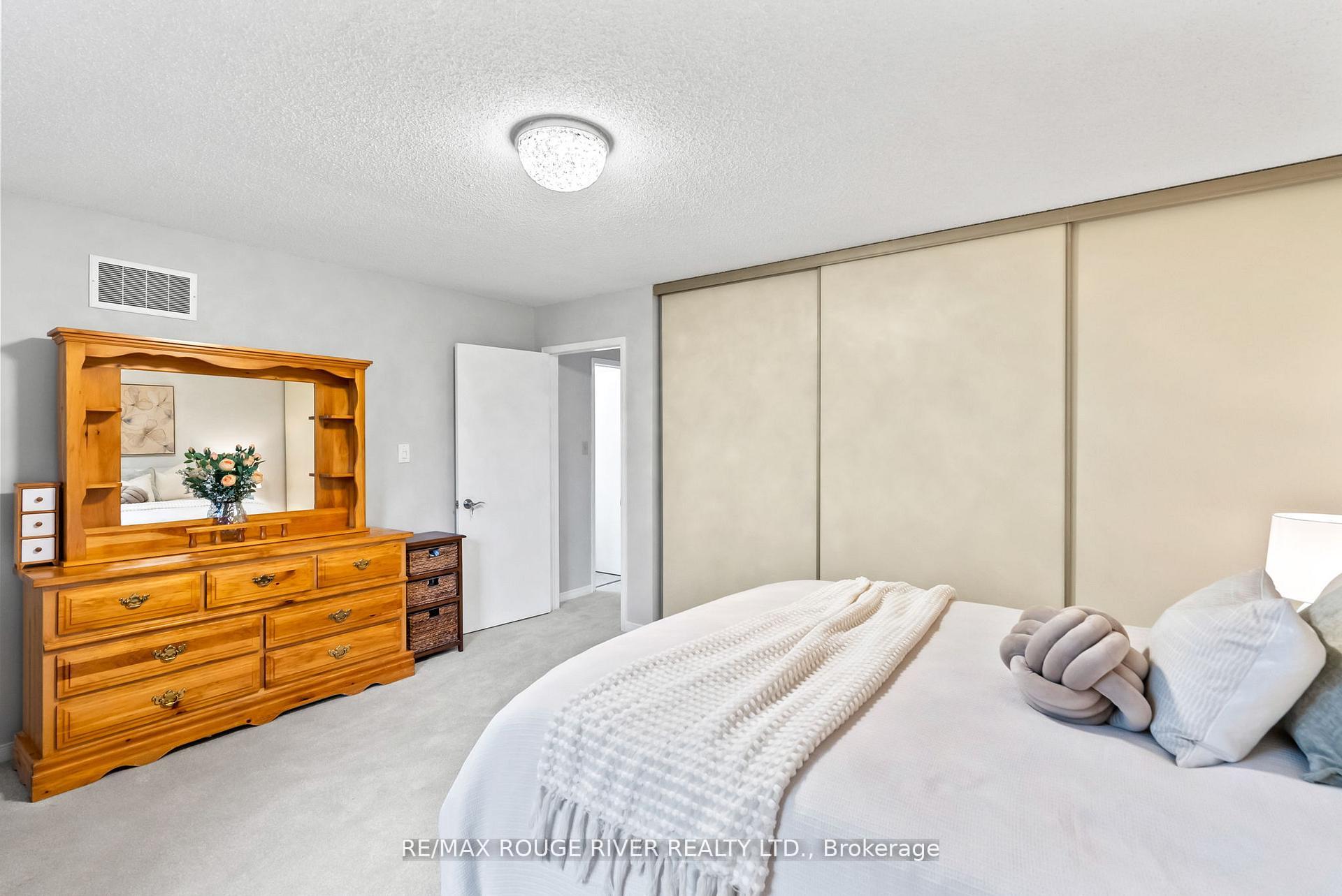 Photo 27 of 31 Sharp Crescent, Ajax, Central — HOMEH