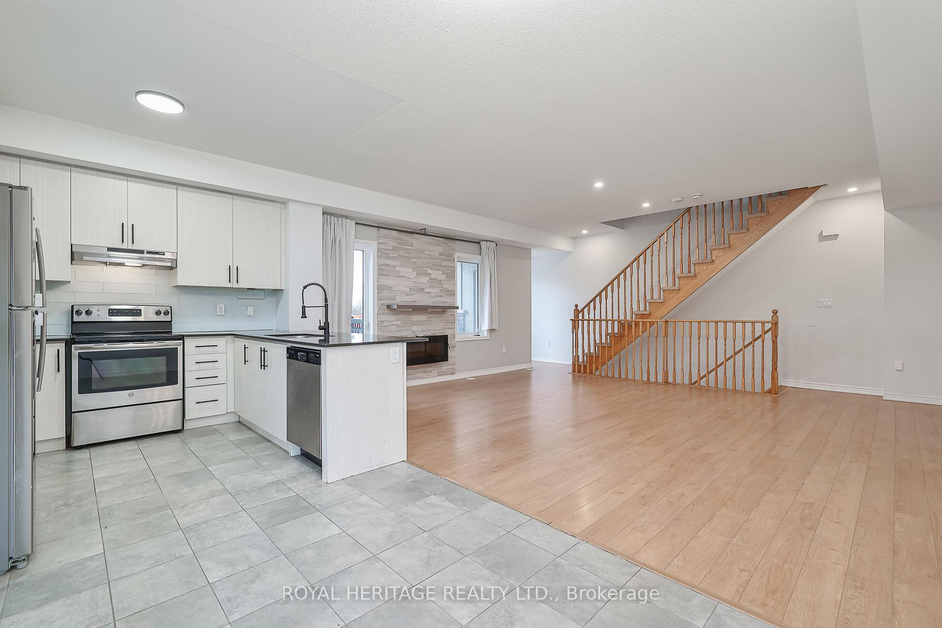 Photo 10 of 2 Dunsley Way, Whitby, Pringle Creek — HOMEH