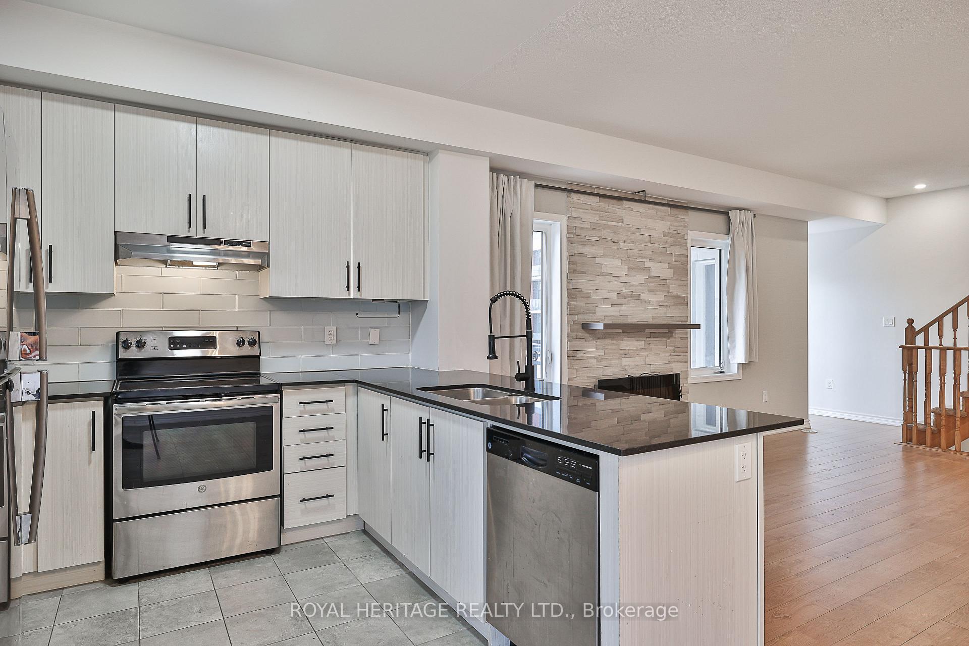 Photo 11 of 2 Dunsley Way, Whitby, Pringle Creek — HOMEH